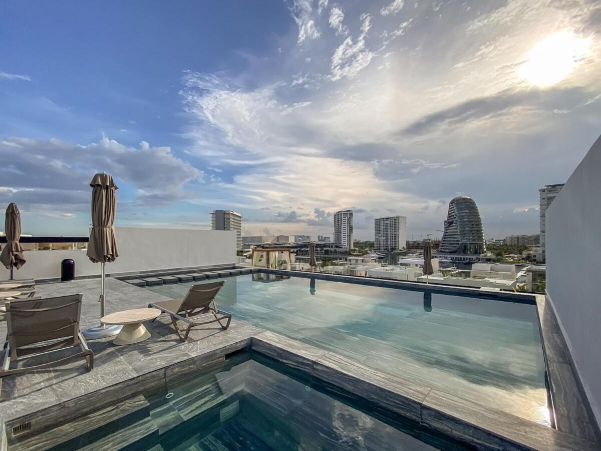 Luxury Retreat in Puerto Cancun with Rooftop Pool