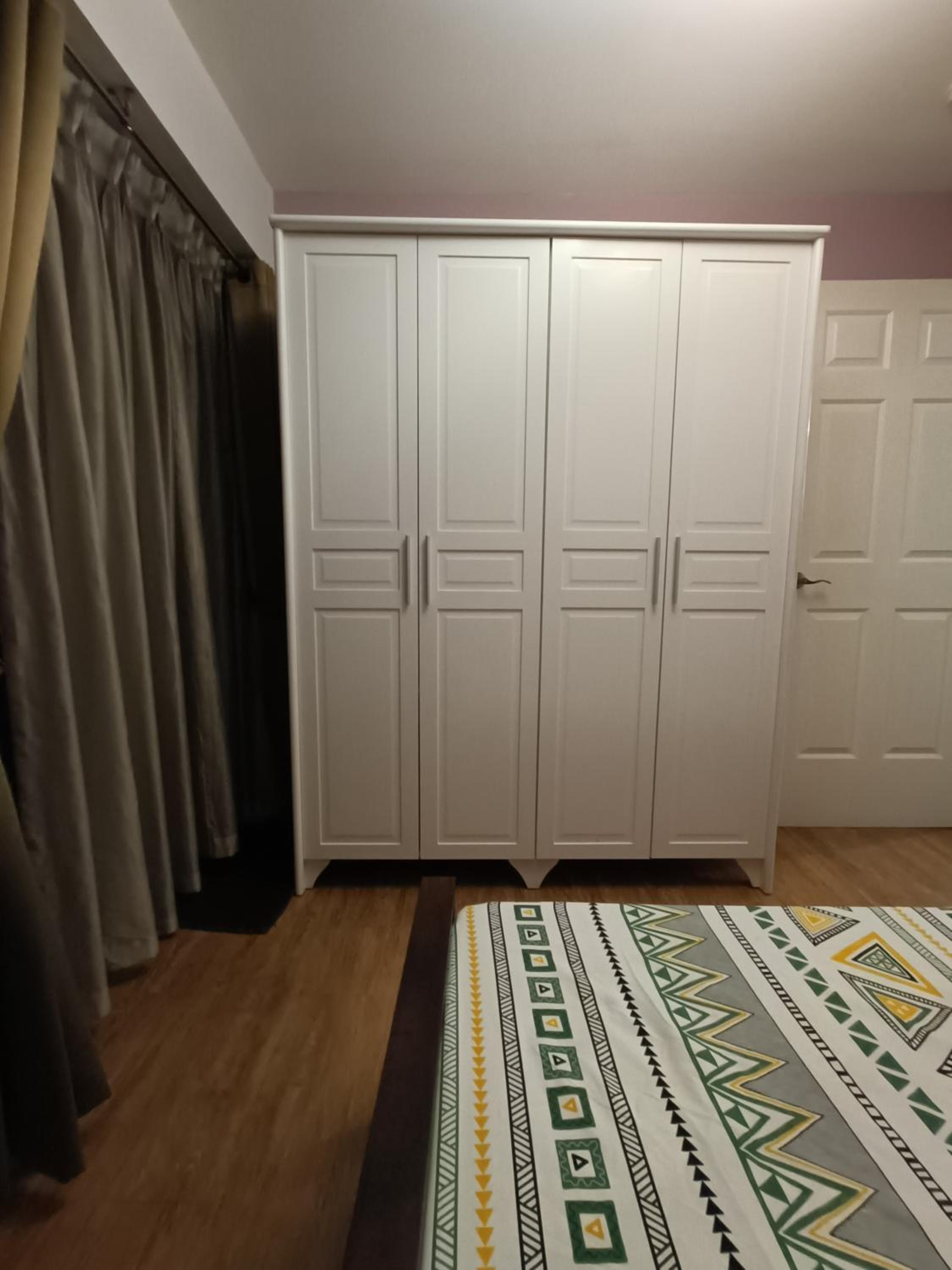 East Raya Gardens Near BGC LIBIS 2Bedroom with Veranda Netflix Internet Pool