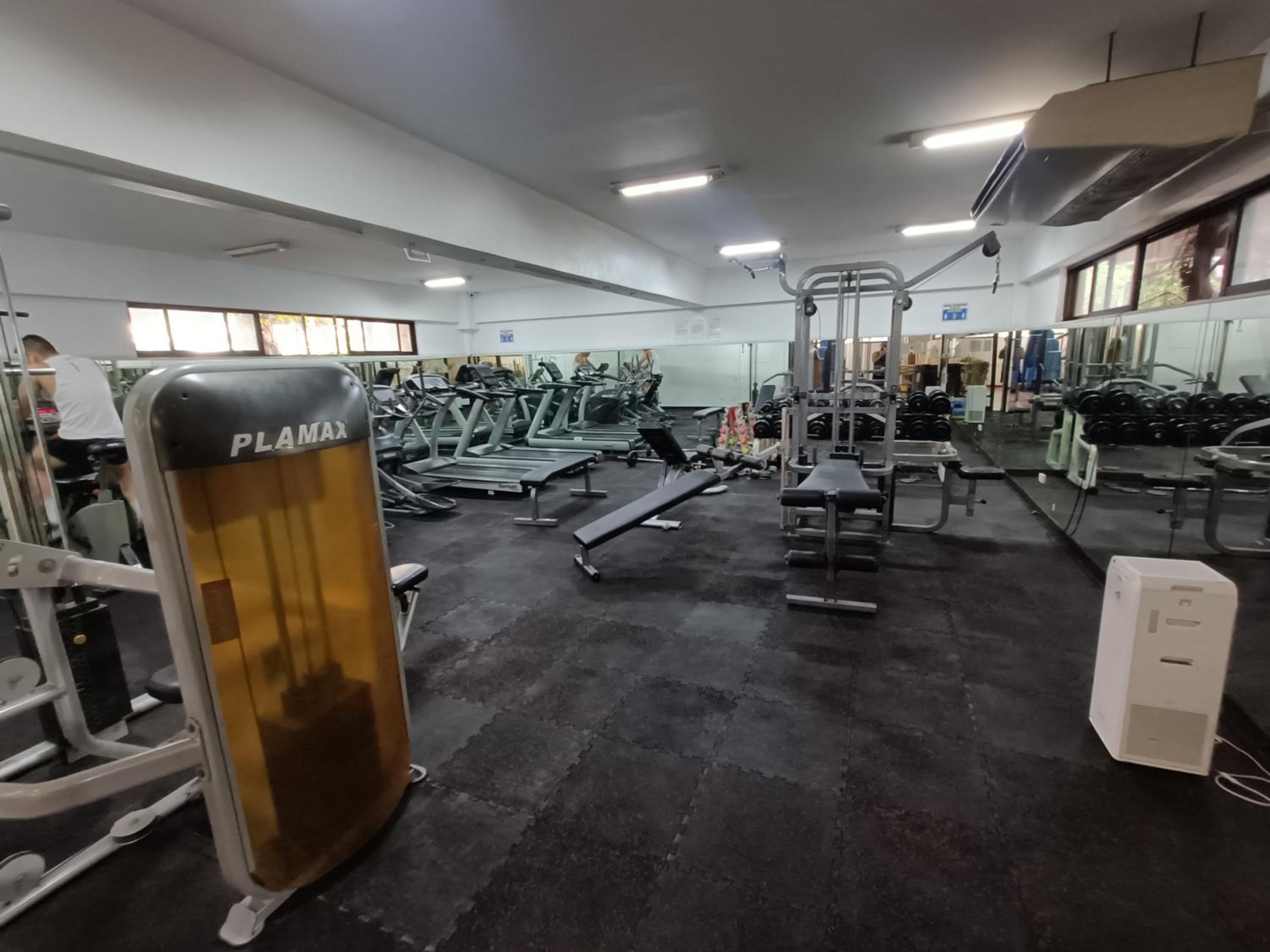 East Raya Gardens Near BGC LIBIS 2Bedroom with Veranda Netflix Internet Pool