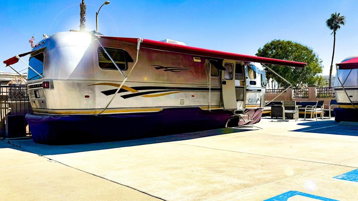 Retro Star-Wagon, Ocean View at Studios