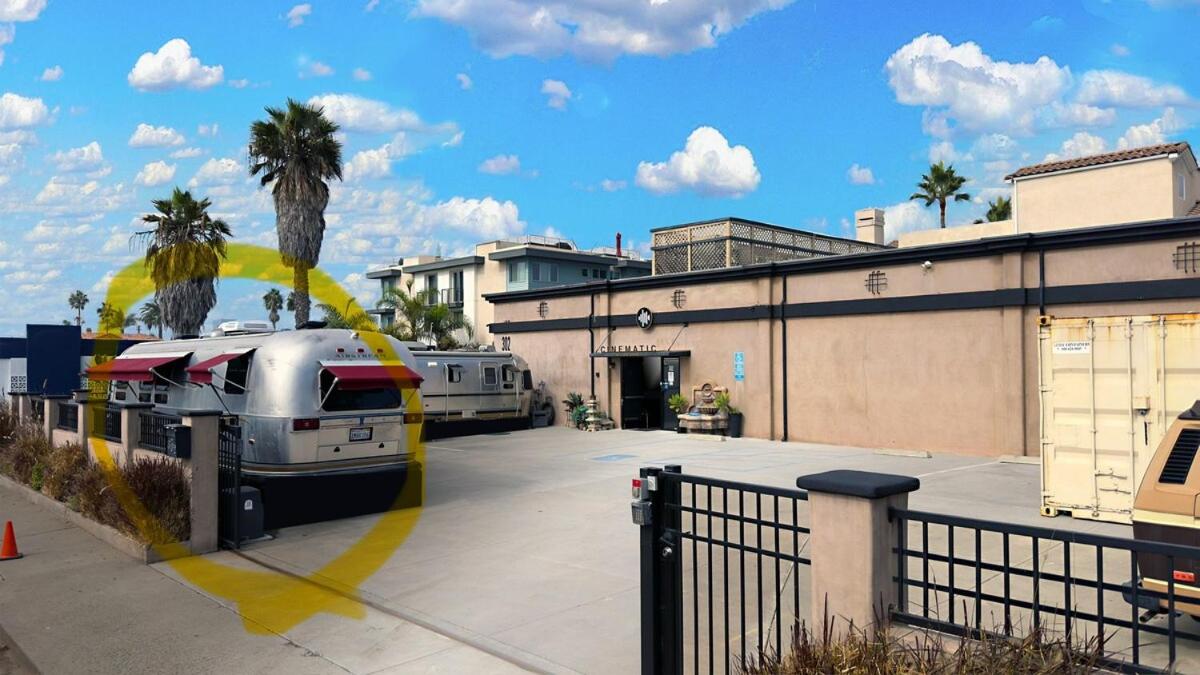 Retro Star-Wagon, Ocean View at Studios