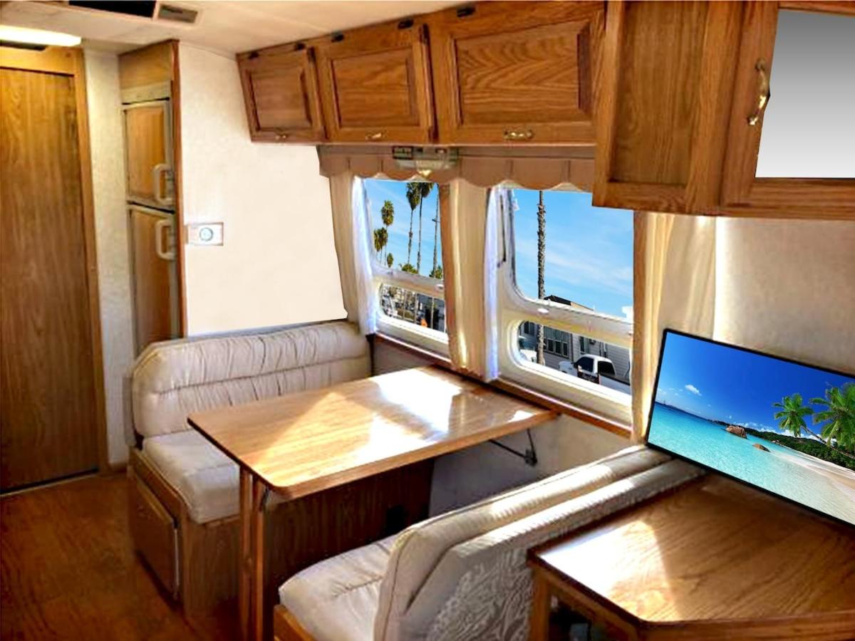 Retro Star-Wagon, Ocean View at Studios