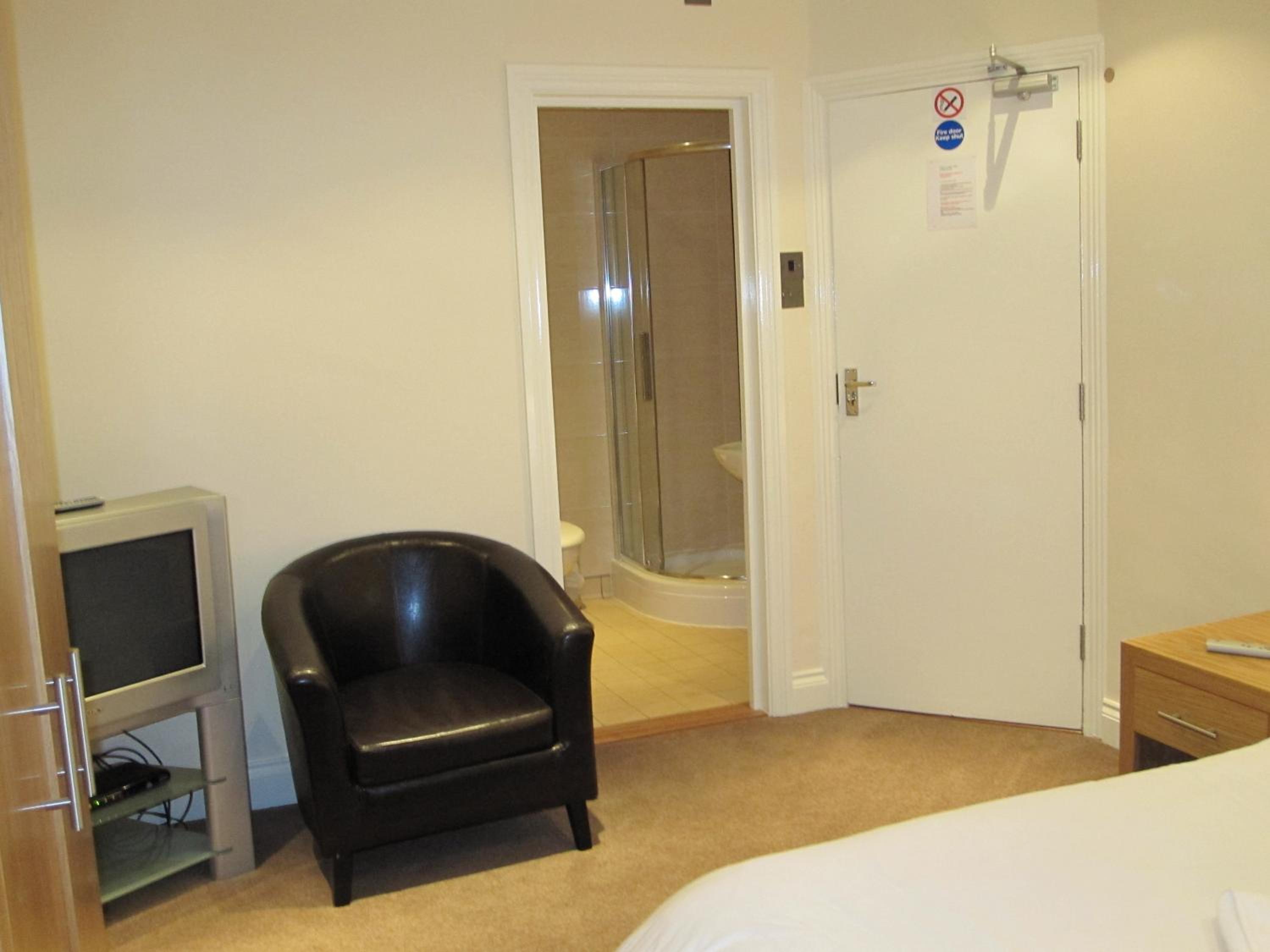 High Wycombe Vacations - Clifton Lodge Hotel - Property Image 3