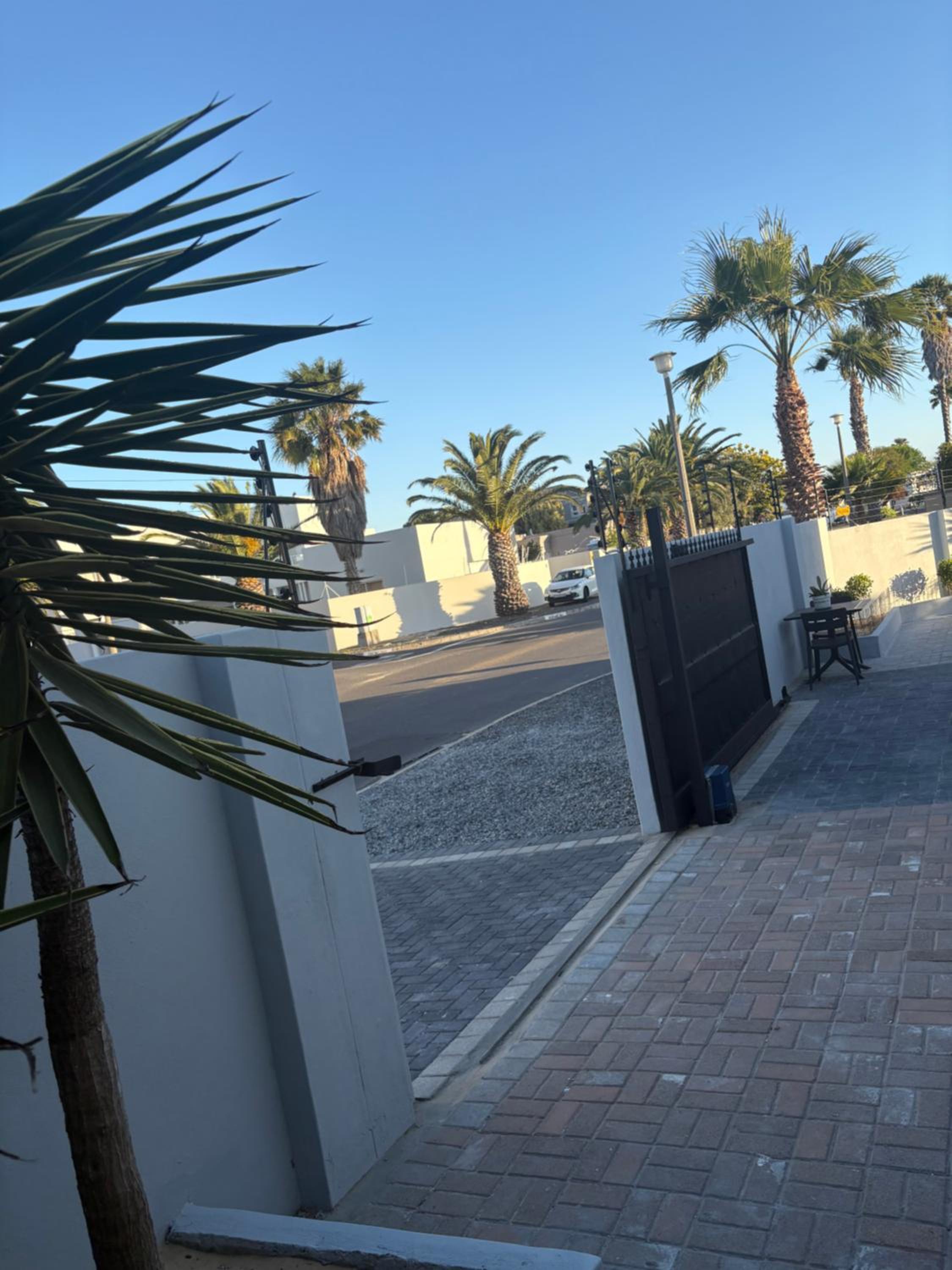 Immaculate,Alttrative &Modern 6 minutes away from the beach