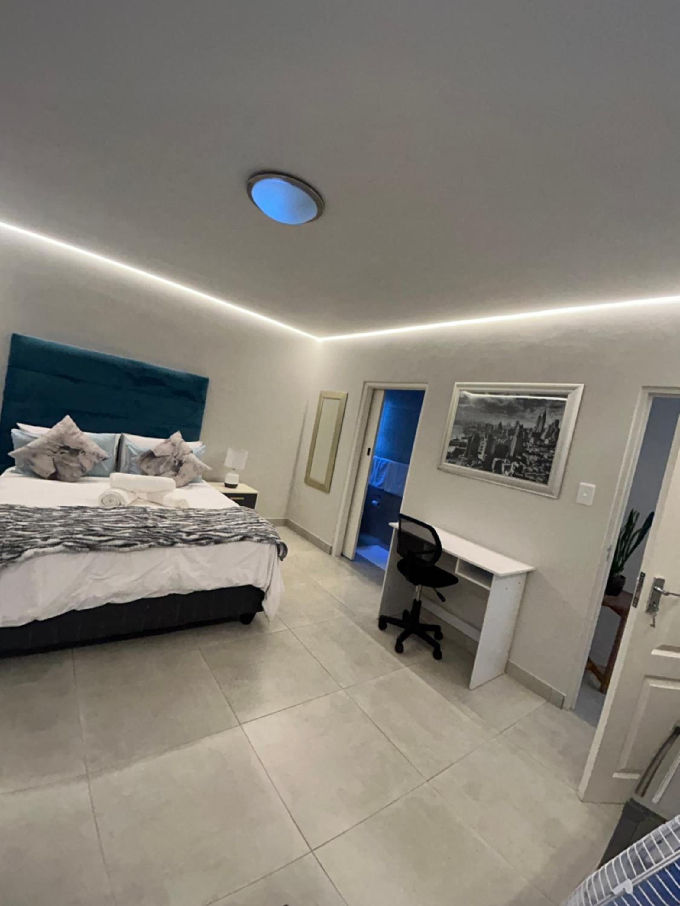 Immaculate,Alttrative &Modern 6 minutes away from the beach