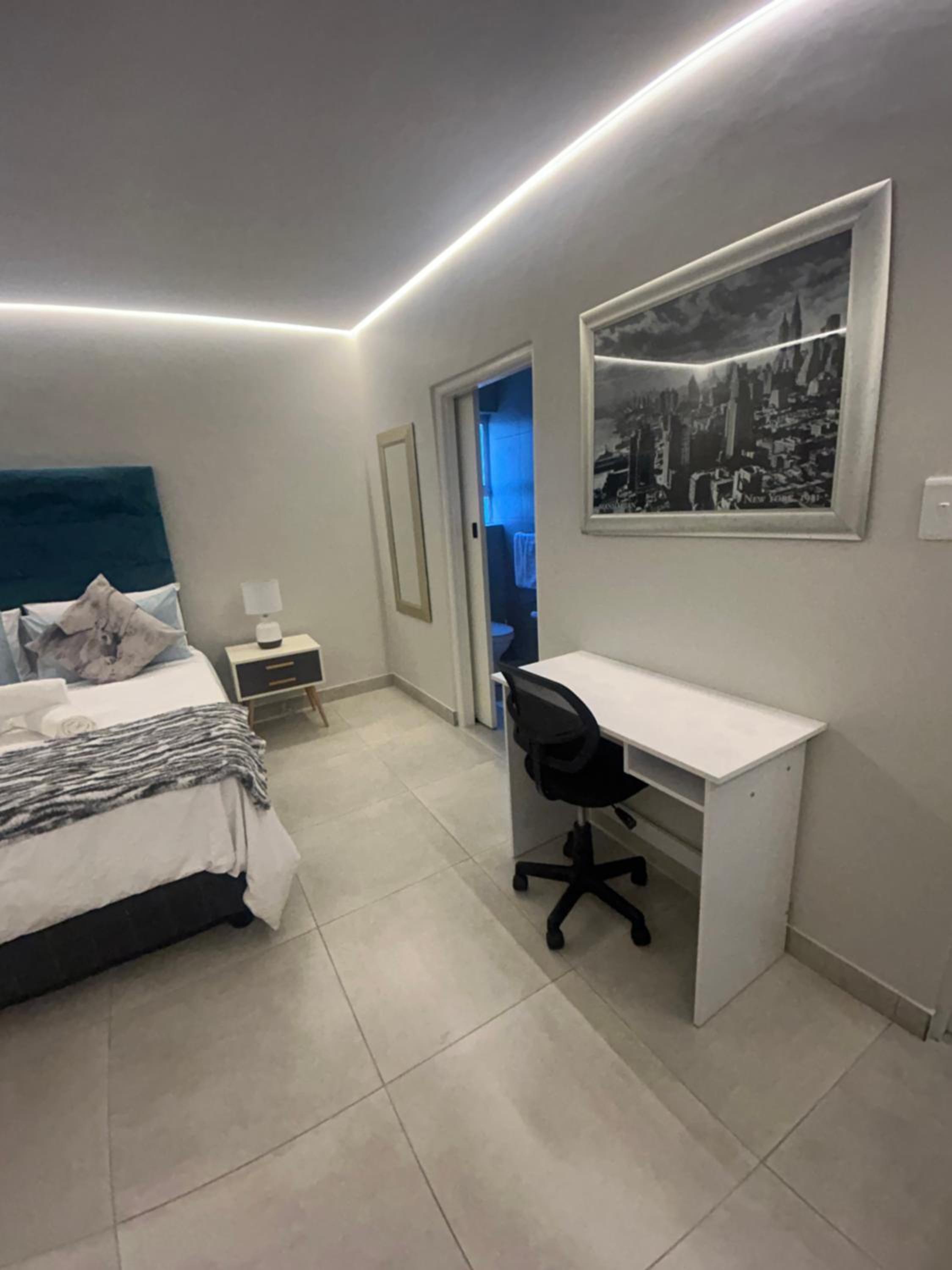 Immaculate,Alttrative &Modern 6 minutes away from the beach