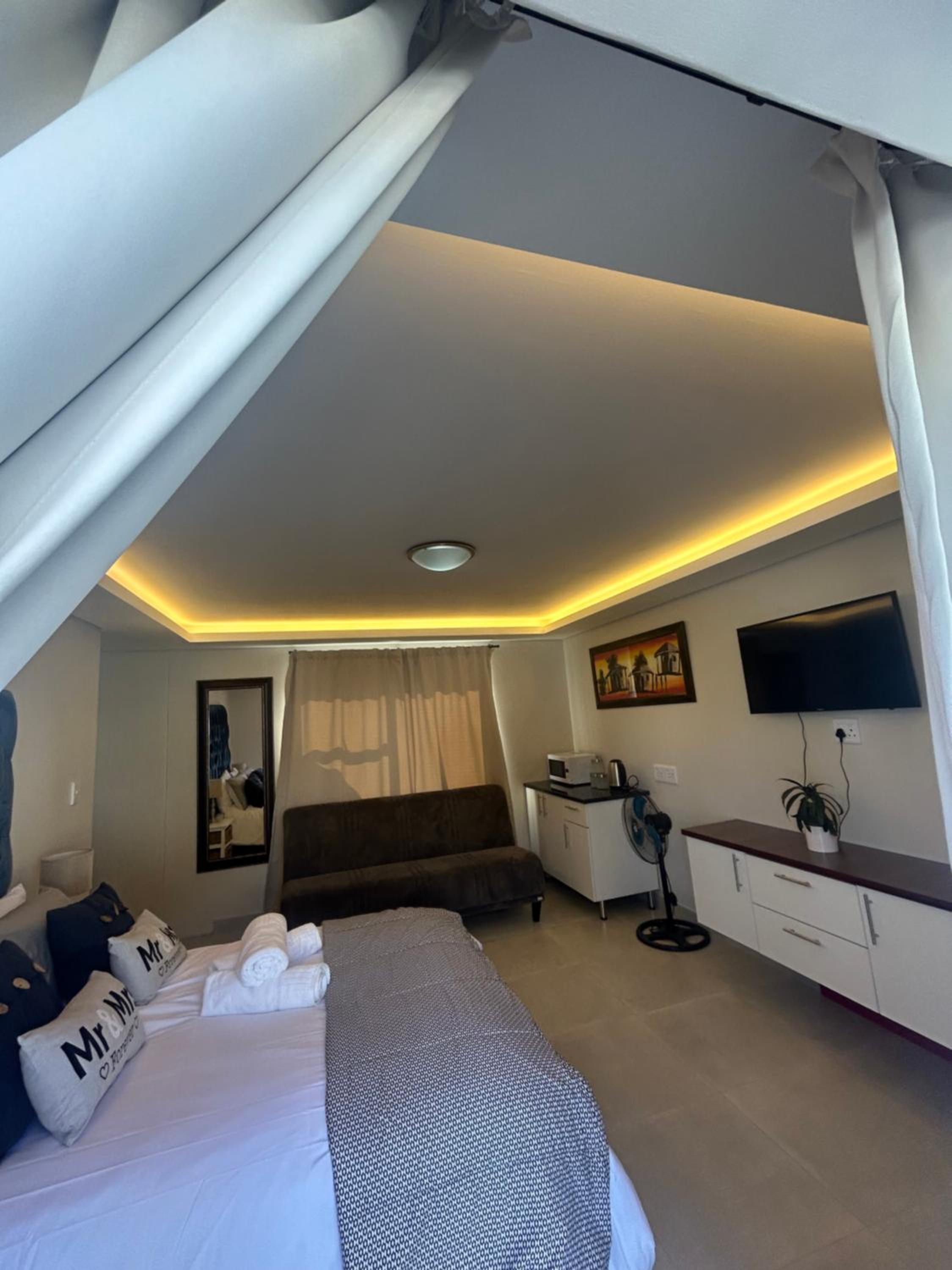 Immaculate,Alttrative &Modern 6 minutes away from the beach
