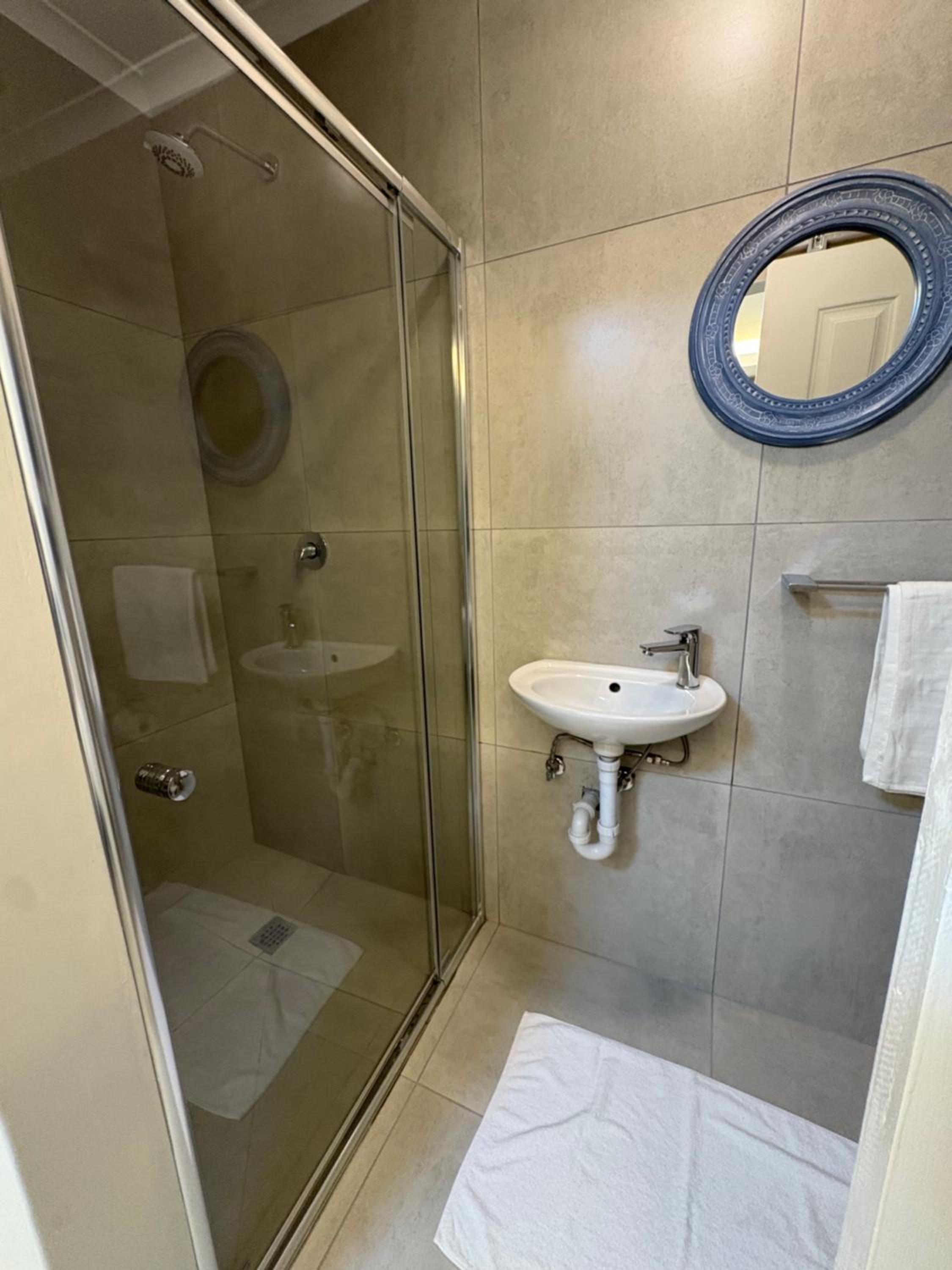 Immaculate,Alttrative &Modern 6 minutes away from the beach