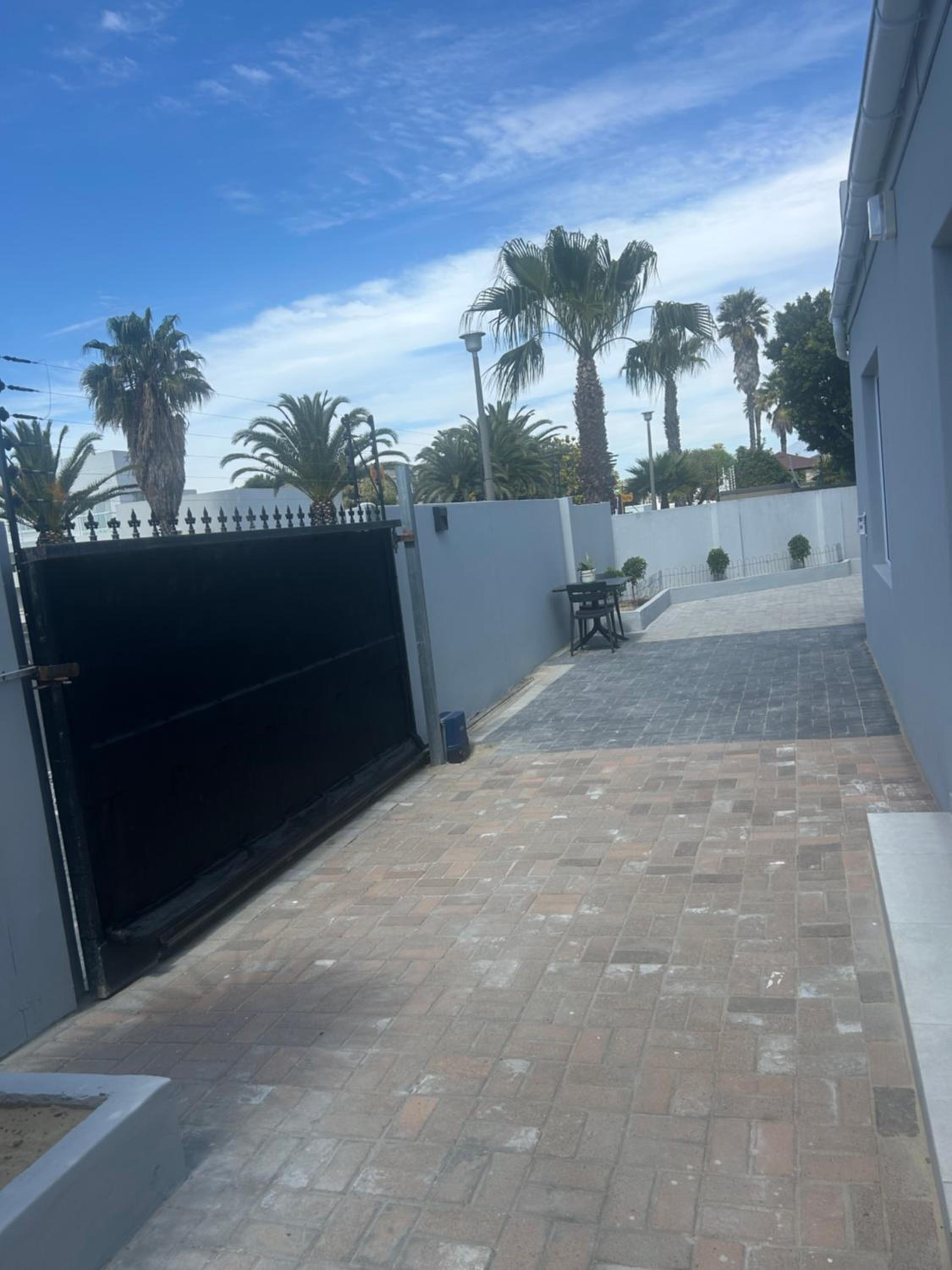 Immaculate,Alttrative &Modern 6 minutes away from the beach