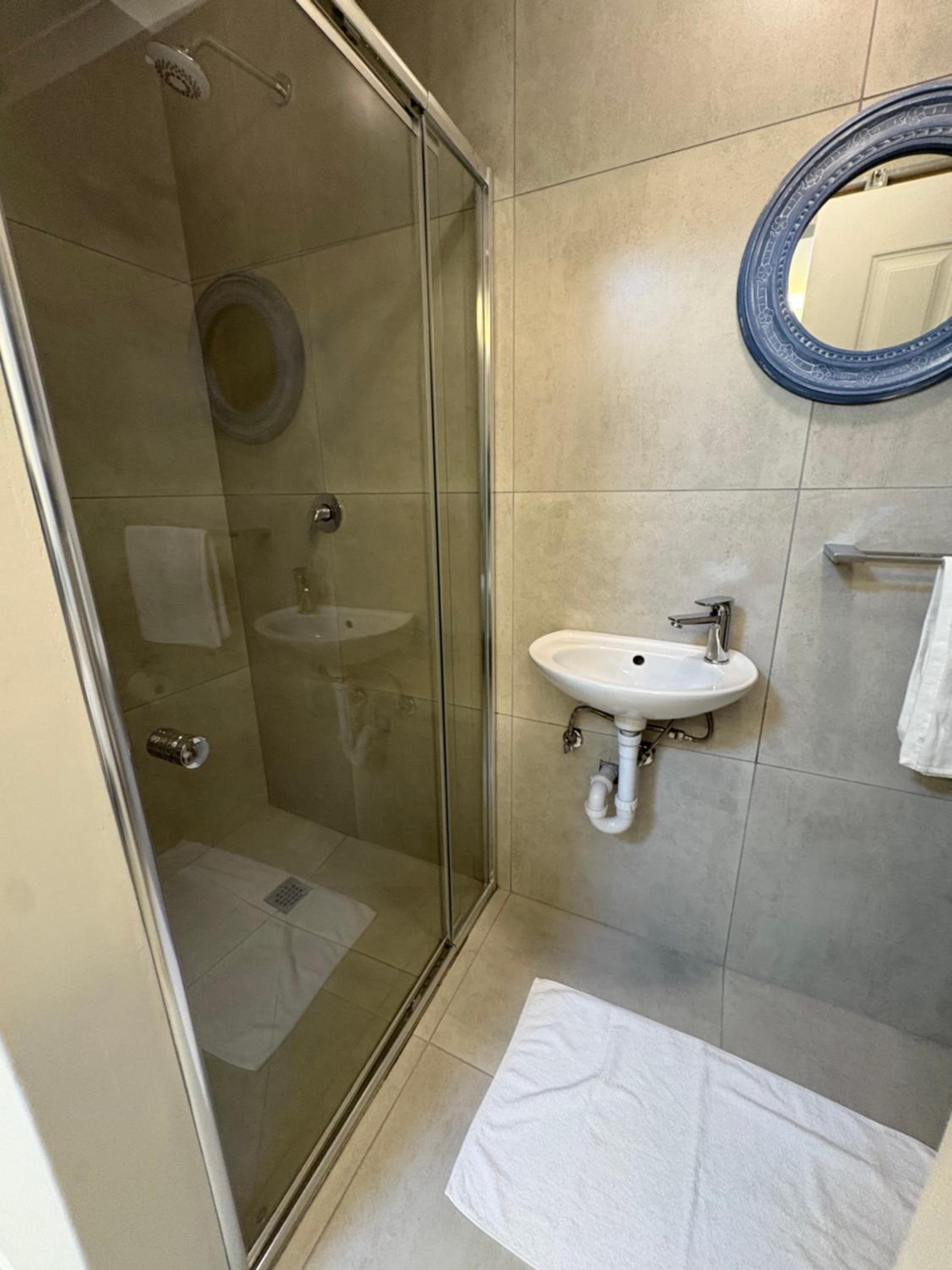 Immaculate,Alttrative &Modern 6 minutes away from the beach