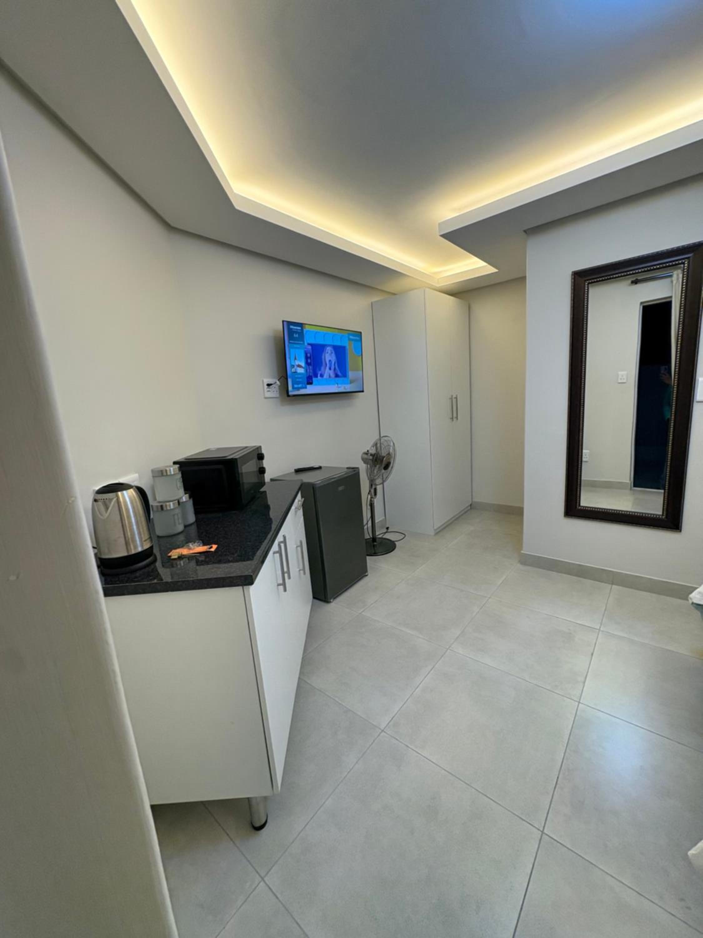 Immaculate,Alttrative &Modern 6 minutes away from the beach