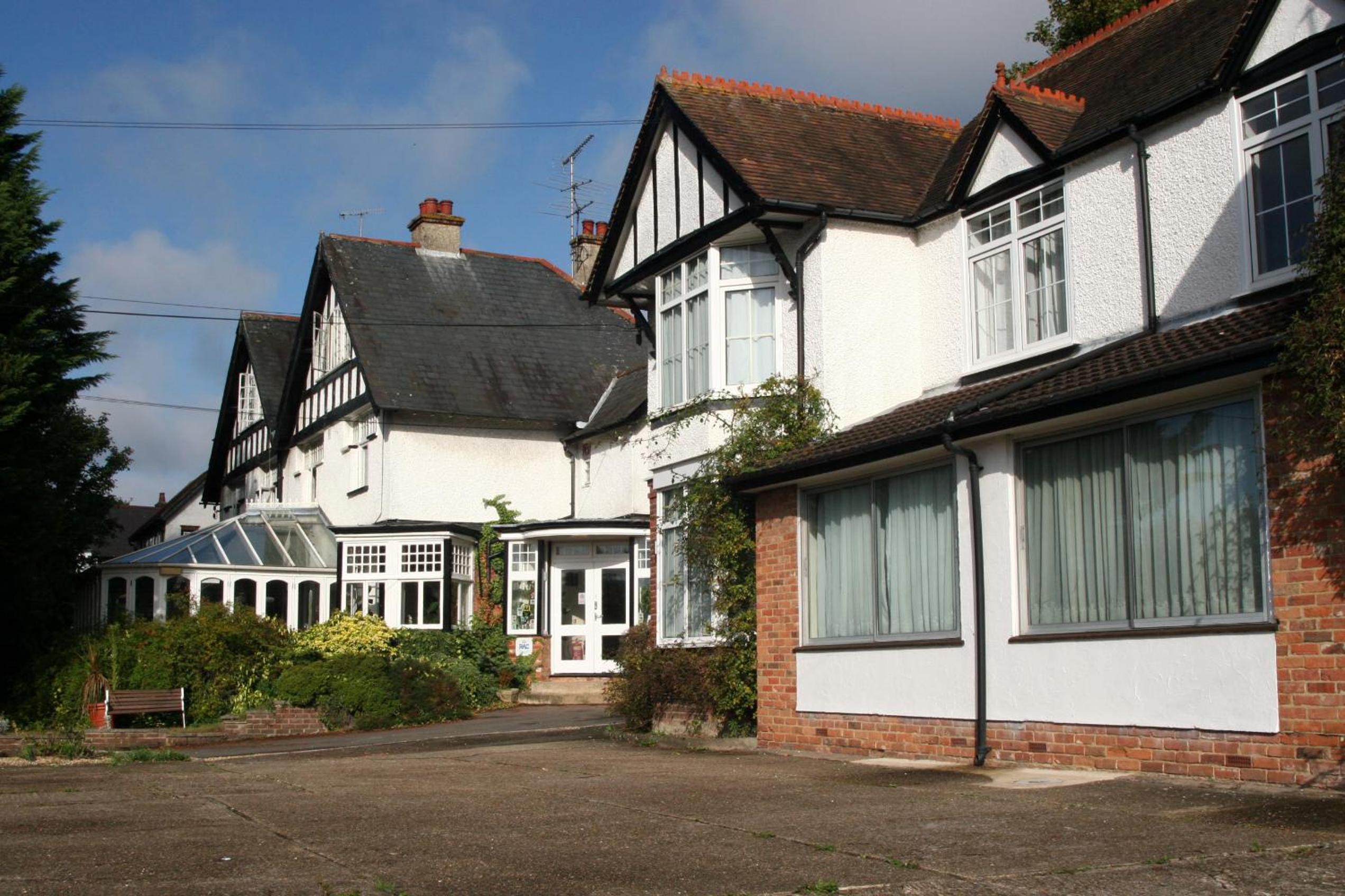 High Wycombe Vacations - Clifton Lodge Hotel - Property Image 2