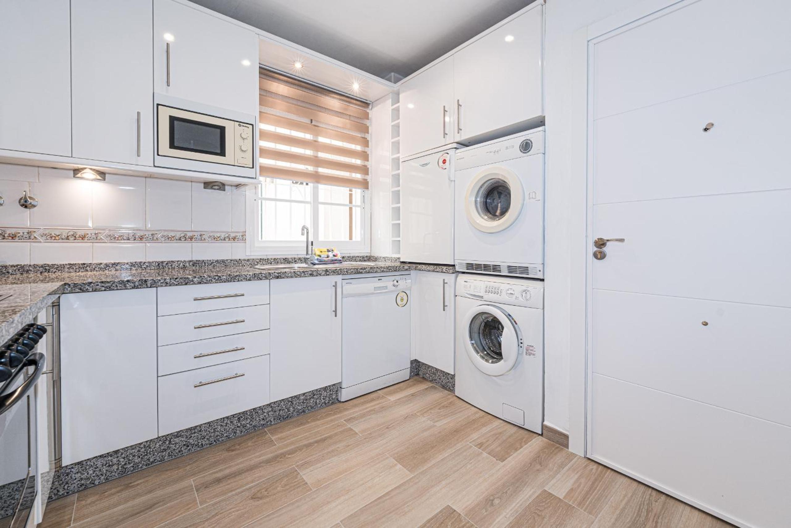 Toboso 1R Beach Living