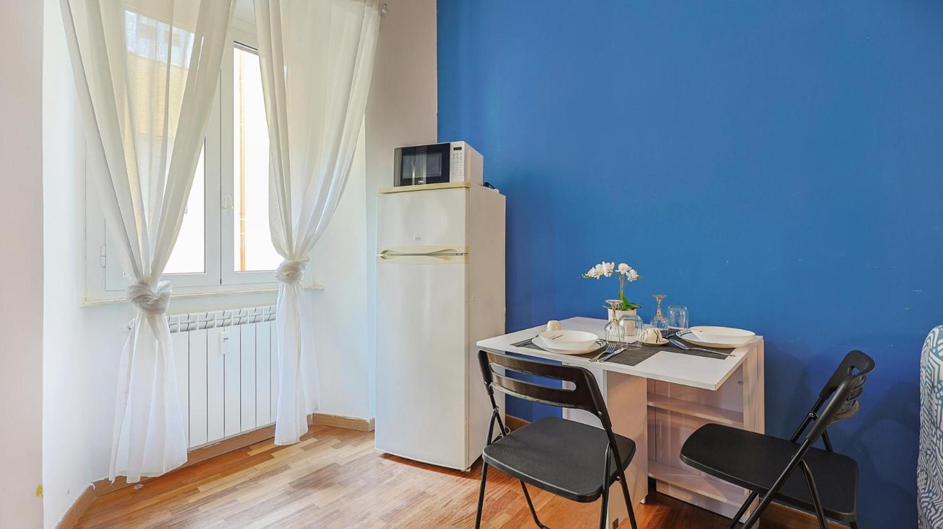 Colosseo House Rosy by Rentbeat
