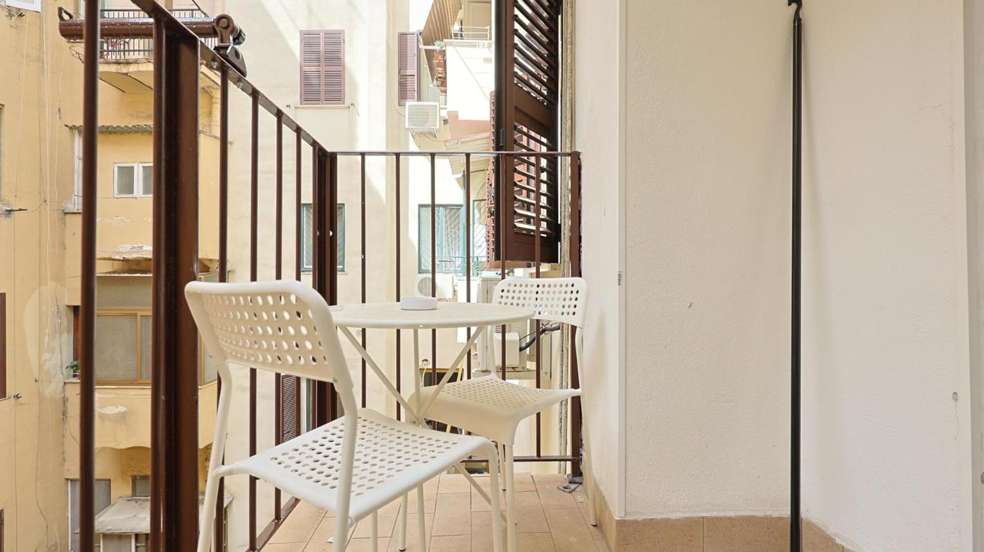 Colosseo House Rosy by Rentbeat