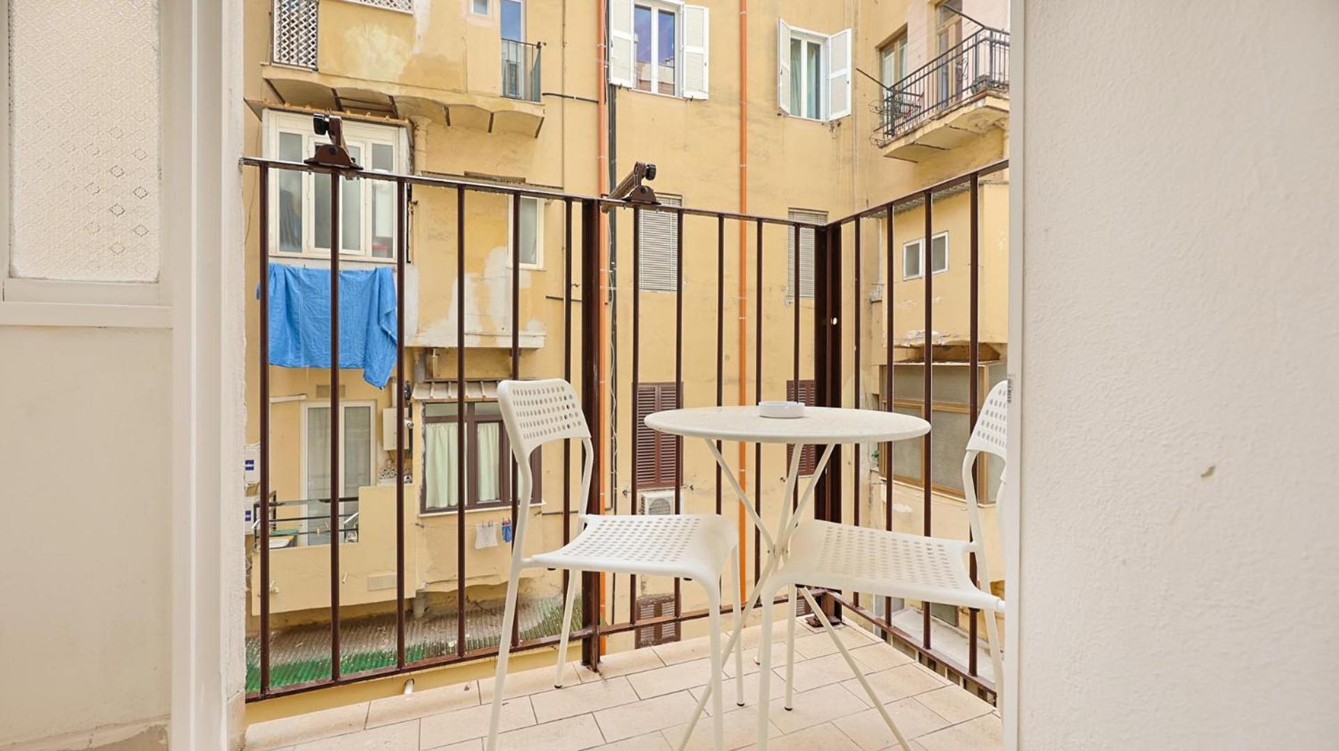 Colosseo House Rosy by Rentbeat