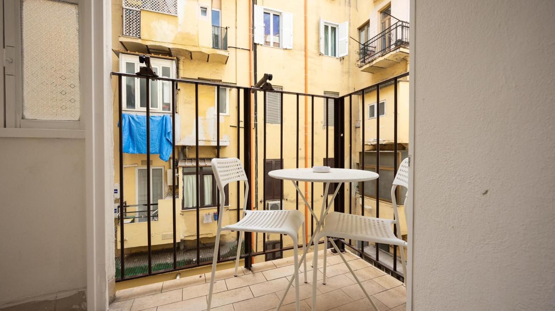 Colosseo House Rosy by Rentbeat