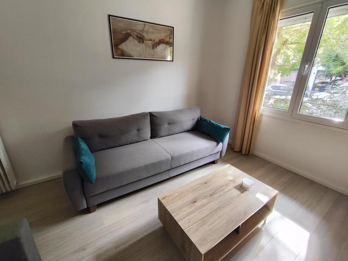 RG Living Spaces Neo Psychiko