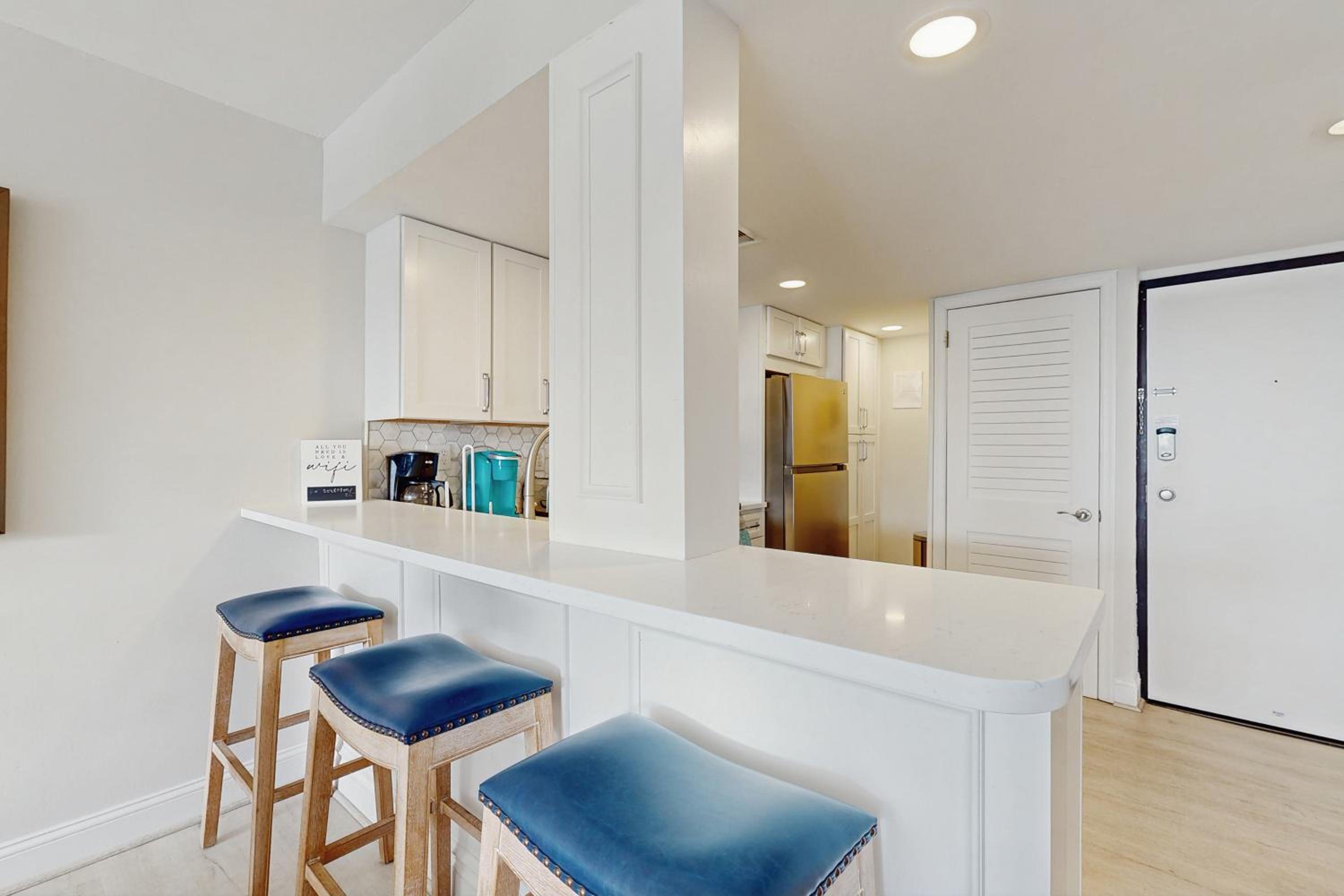 Walk to Ocean! Bethany Beach Retreat with Balcony
