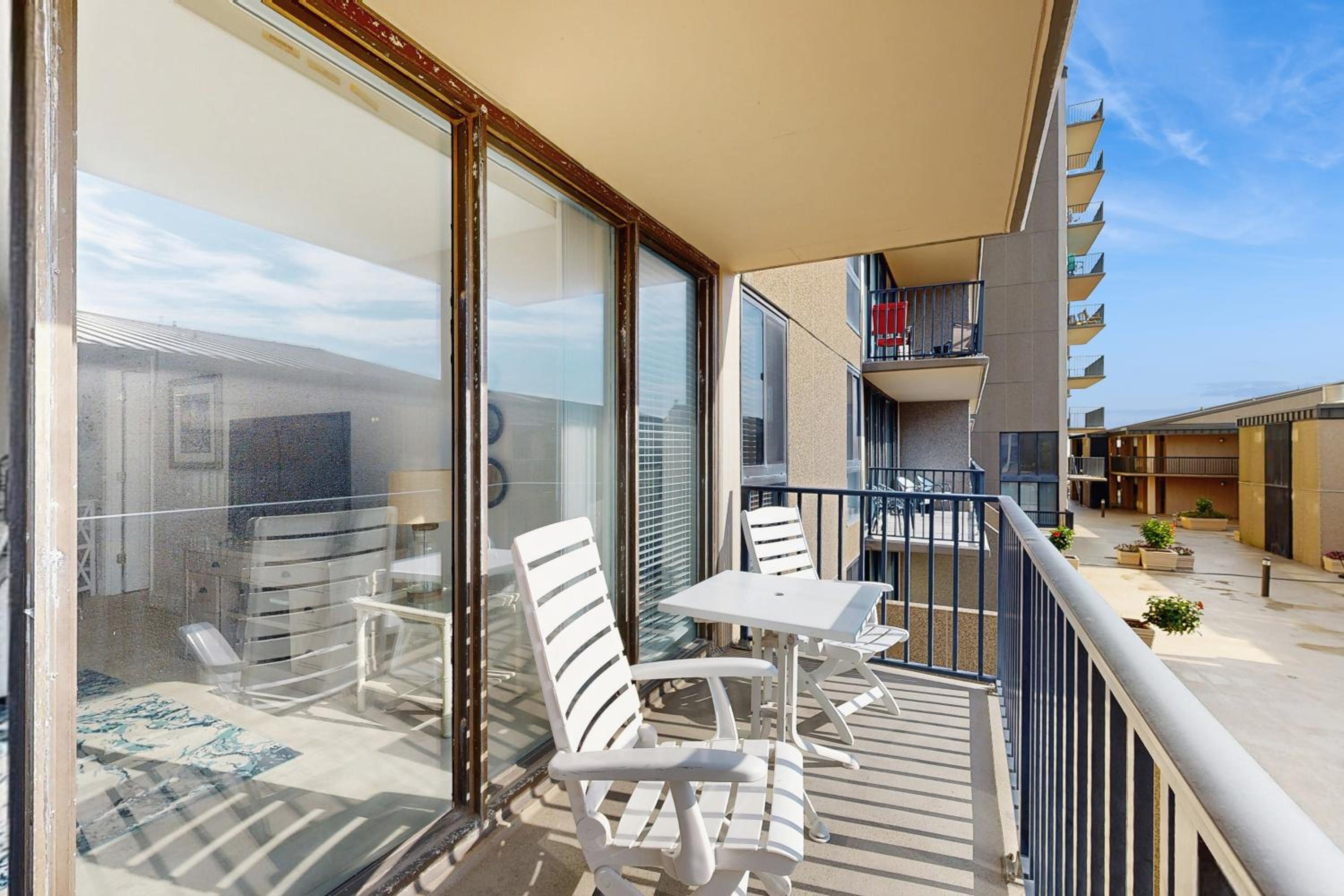 Walk to Ocean! Bethany Beach Retreat with Balcony