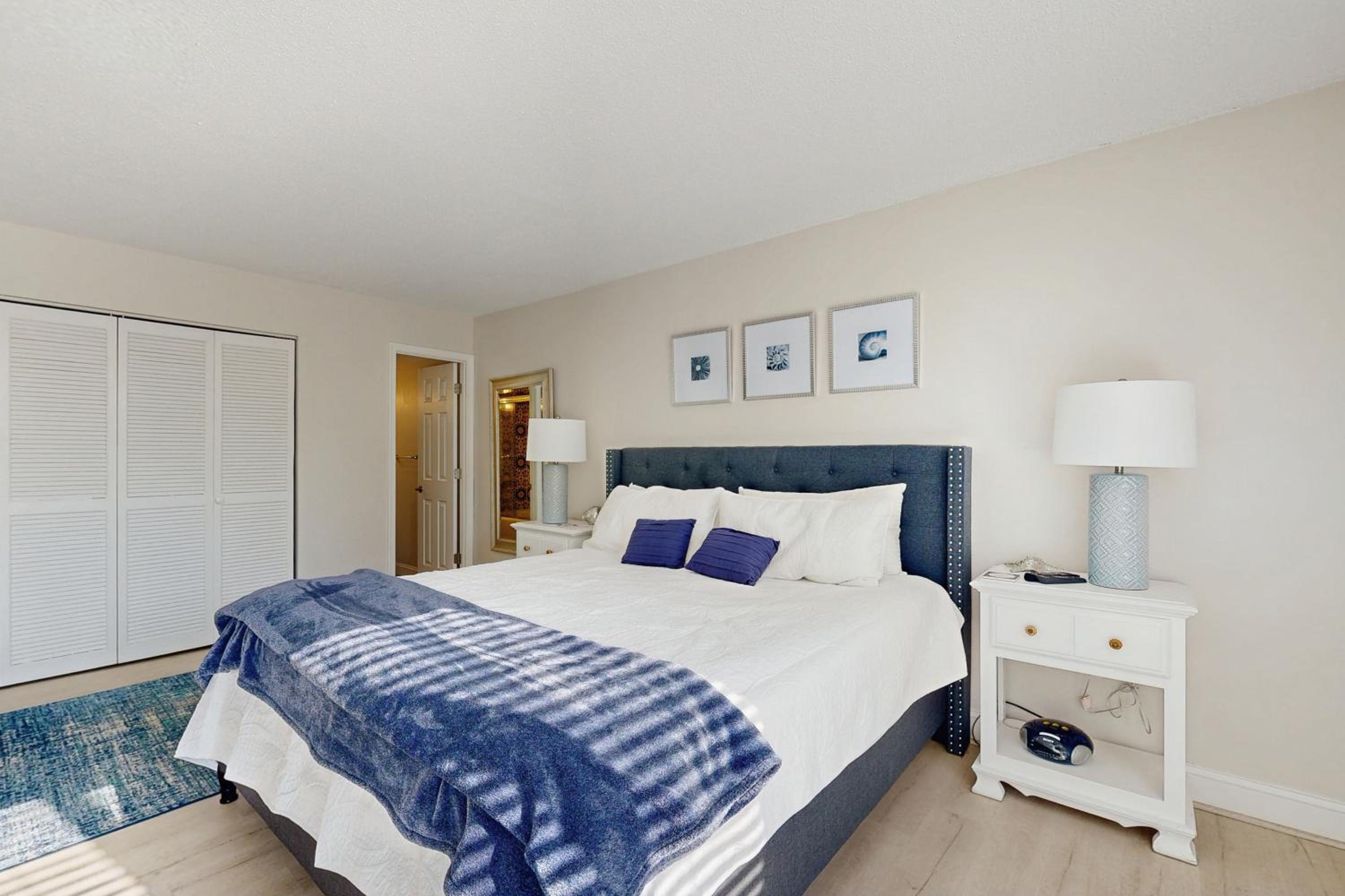 Walk to Ocean! Bethany Beach Retreat with Balcony