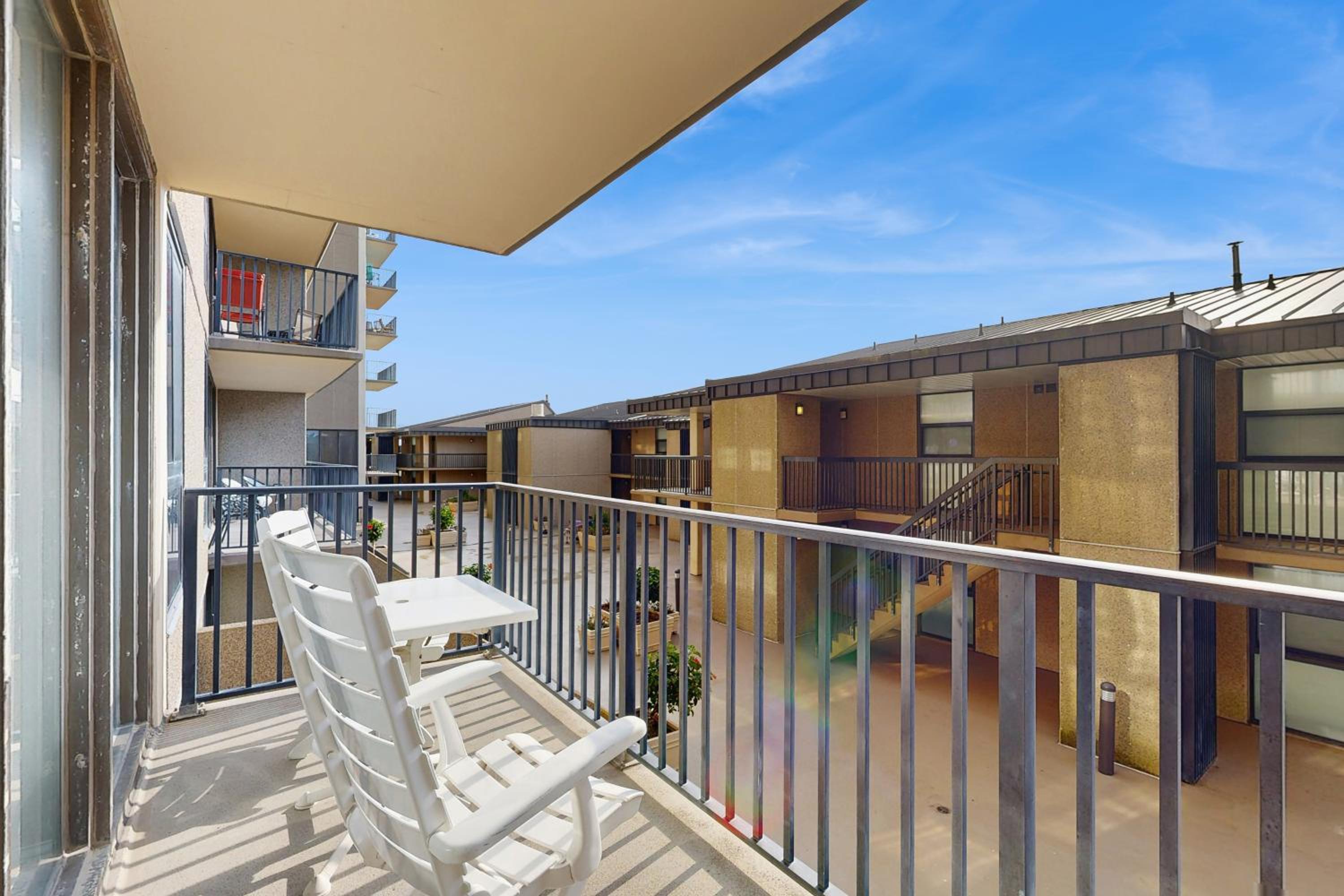 Walk to Ocean! Bethany Beach Retreat with Balcony