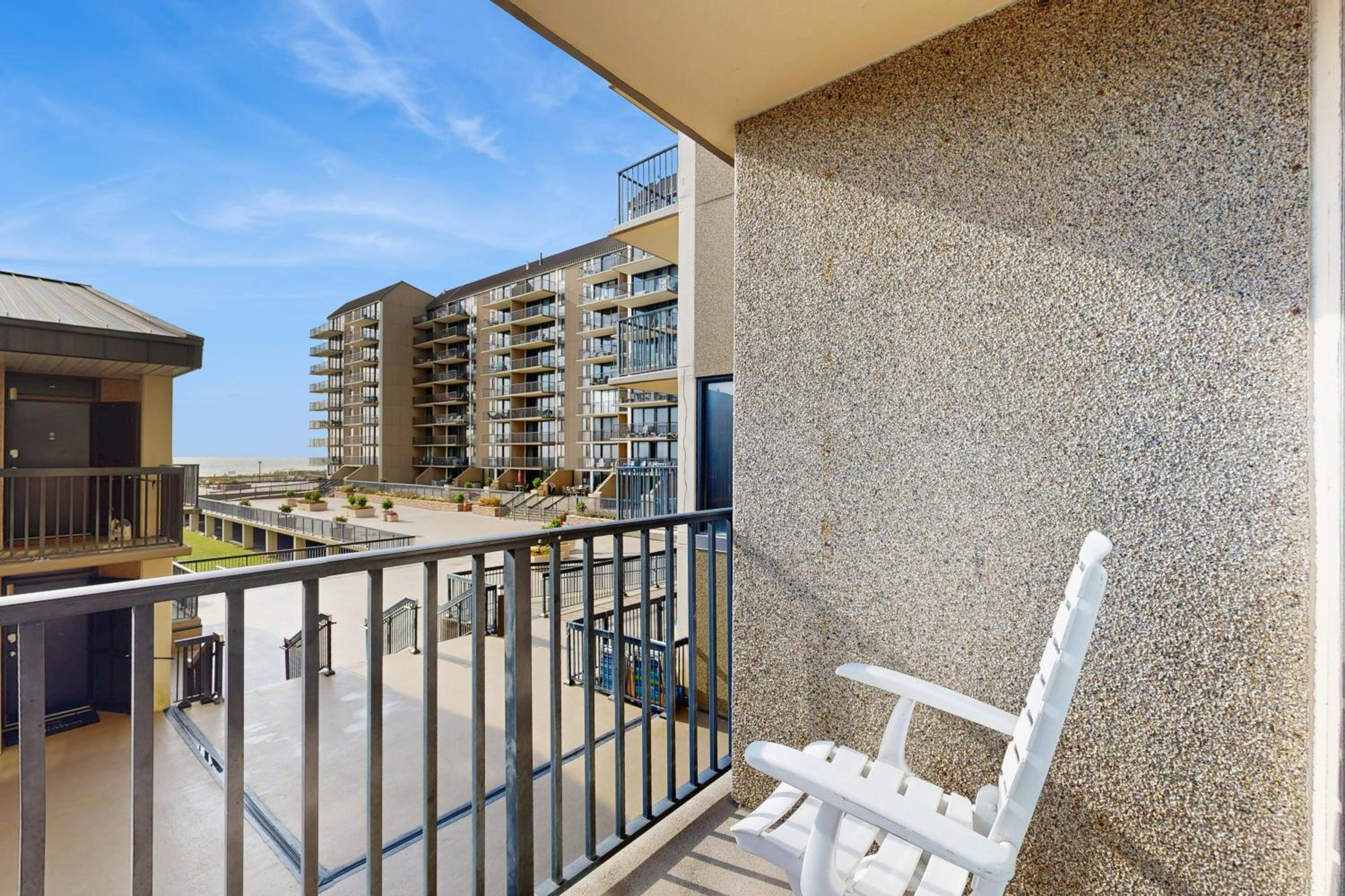 Walk to Ocean! Bethany Beach Retreat with Balcony
