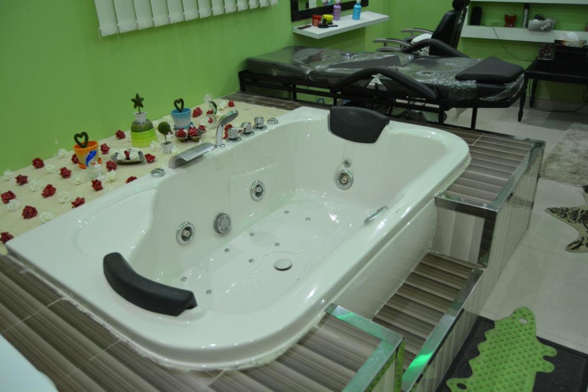 Jacuzzi