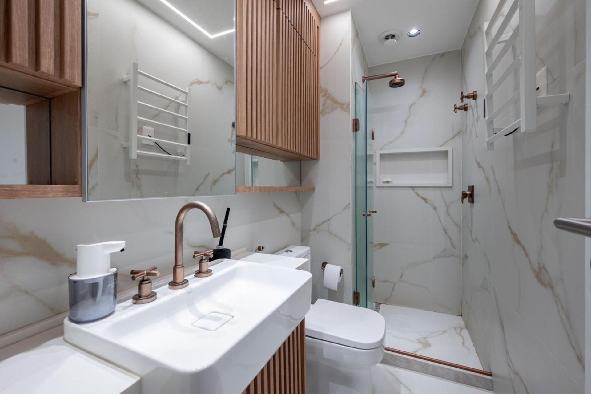 3 min walk from Leblon Beach, green view