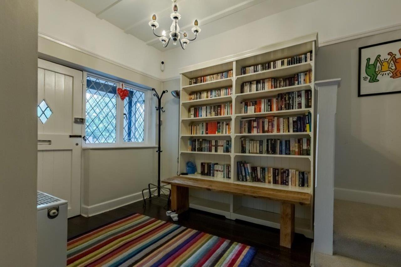 Spacious 4BR Home in Moseley Village near centre