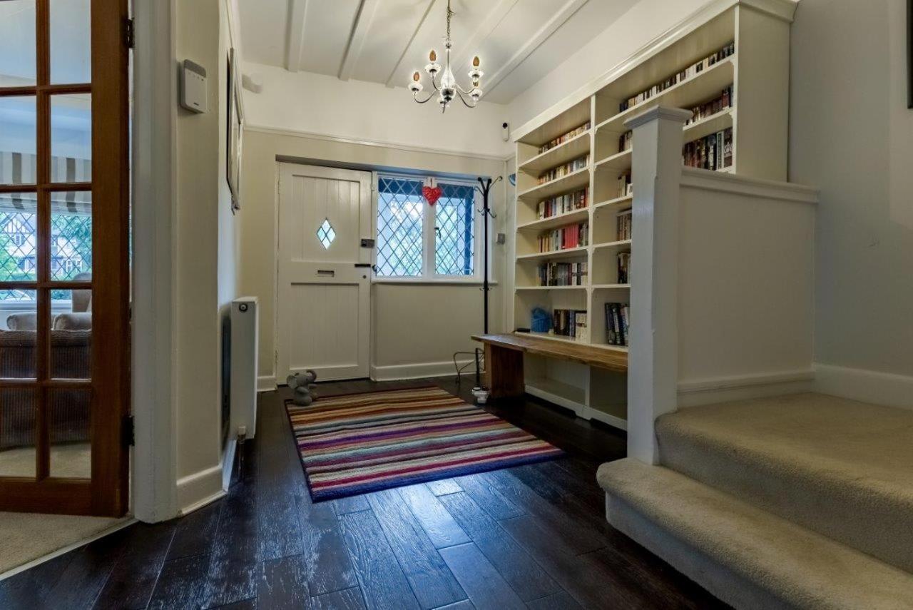 Spacious 4BR Home in Moseley Village near centre