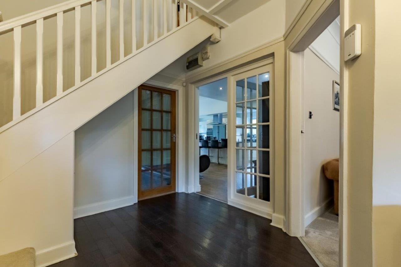 Spacious 4BR Home in Moseley Village near centre