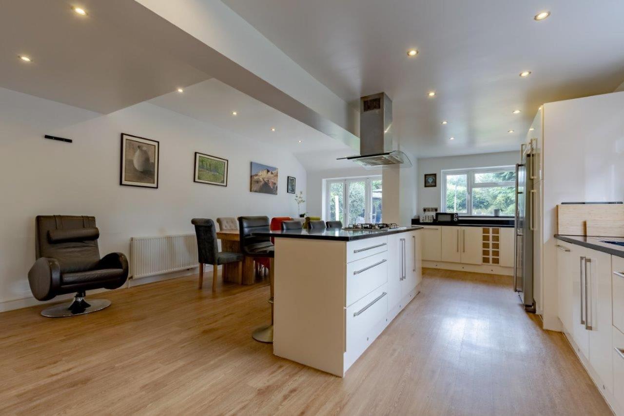 Spacious 4BR Home in Moseley Village near centre