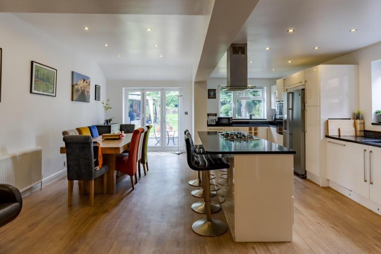 Spacious 4BR Home in Moseley Village near centre