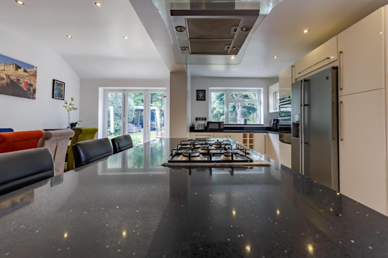 Spacious 4BR Home in Moseley Village near centre