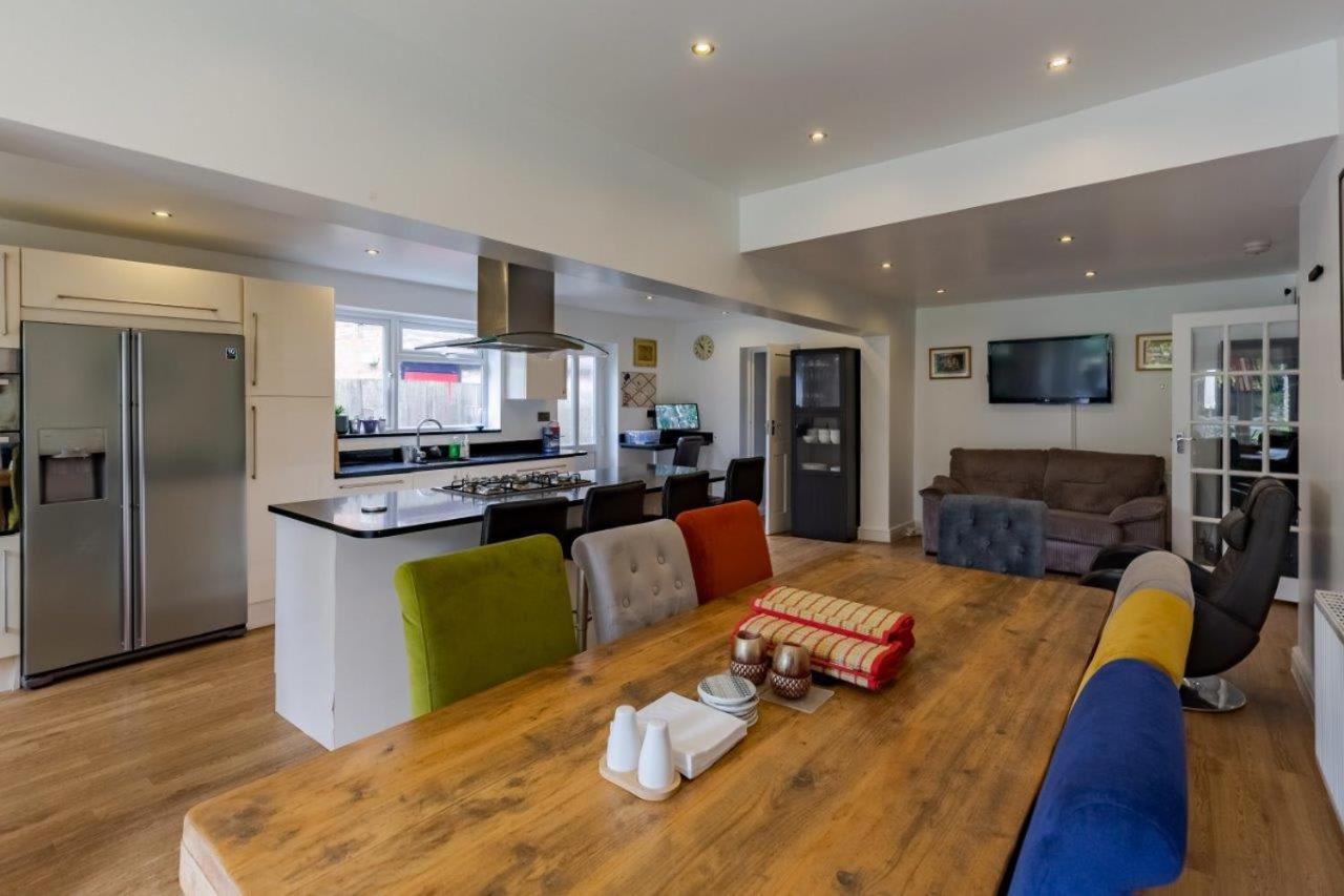 Spacious 4BR Home in Moseley Village near centre