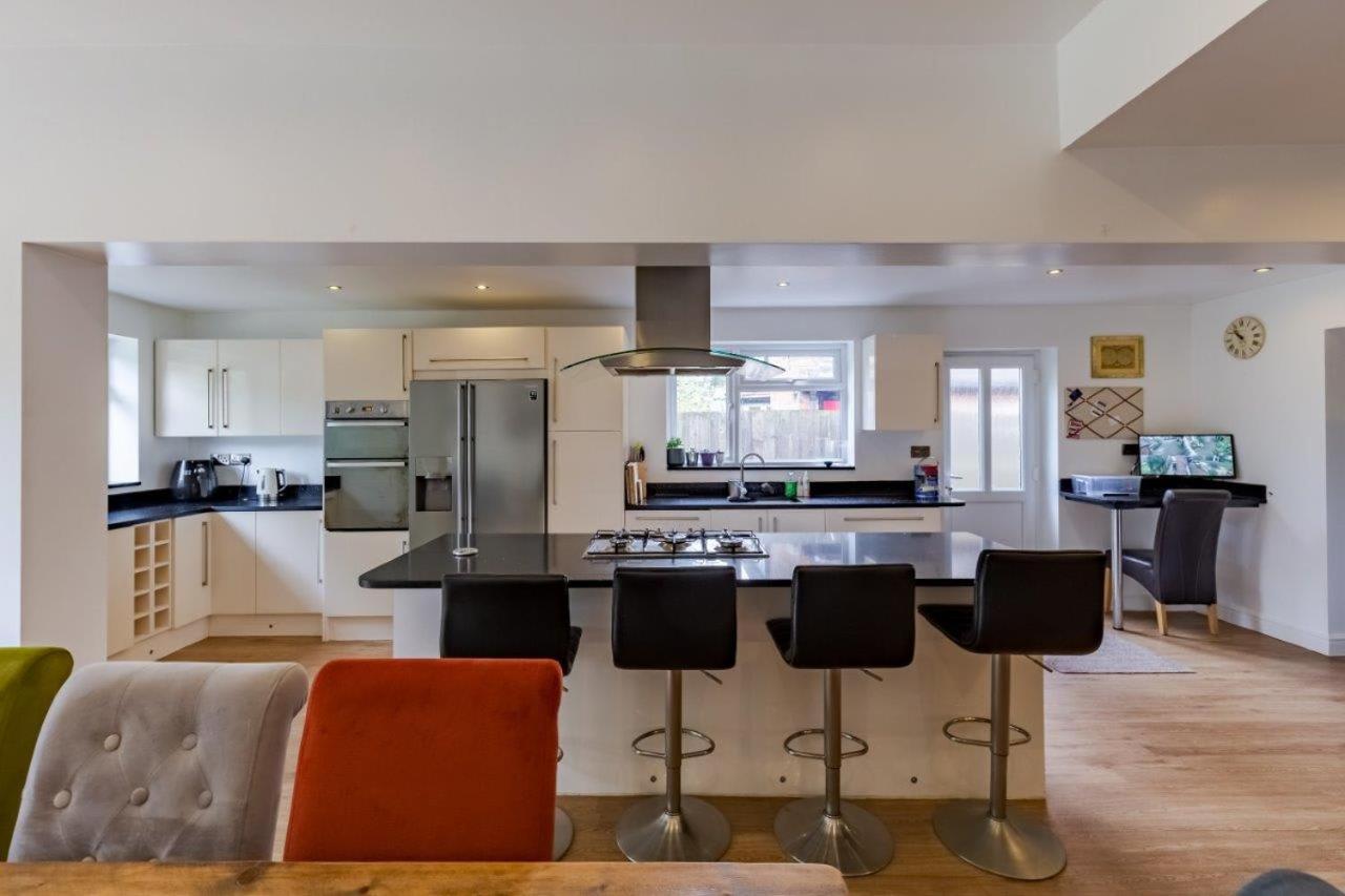Spacious 4BR Home in Moseley Village near centre