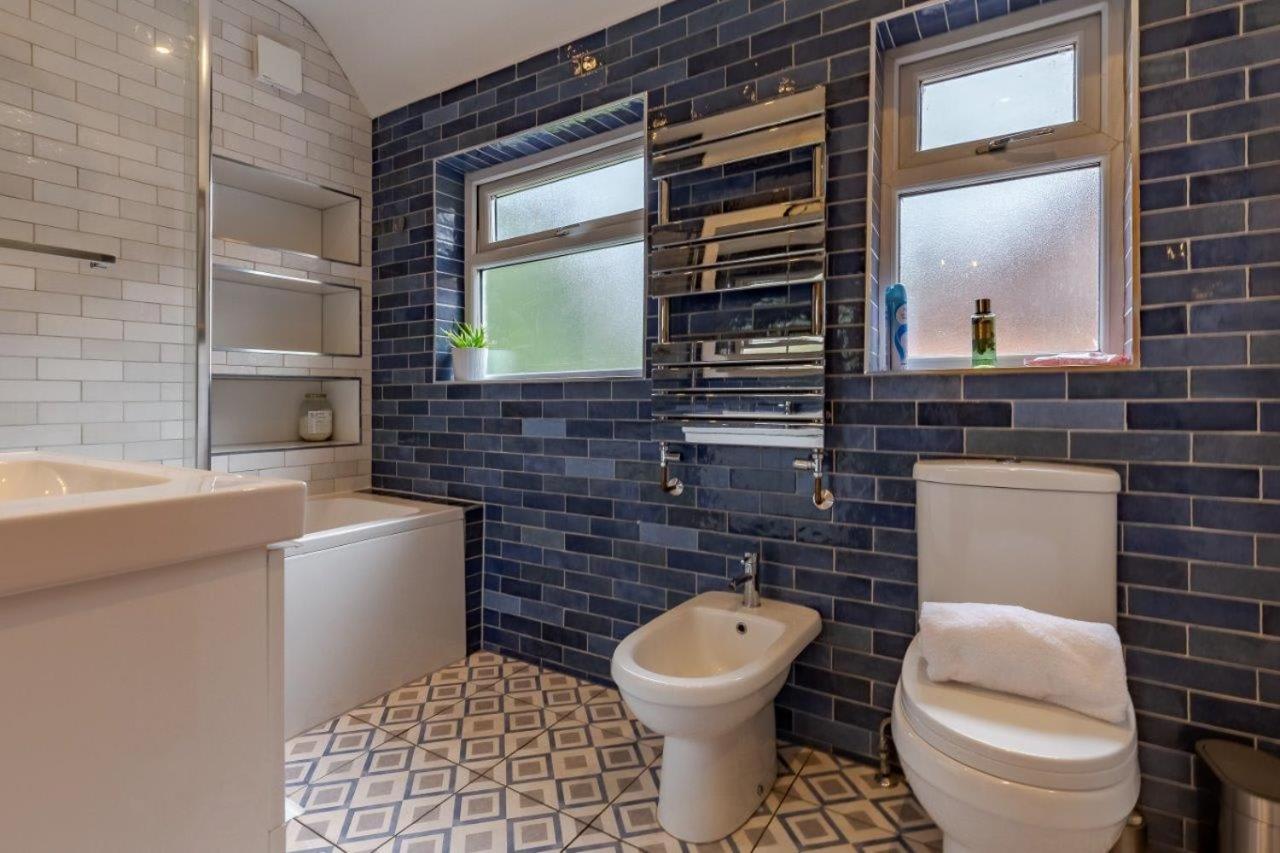 Spacious 4BR Home in Moseley Village near centre