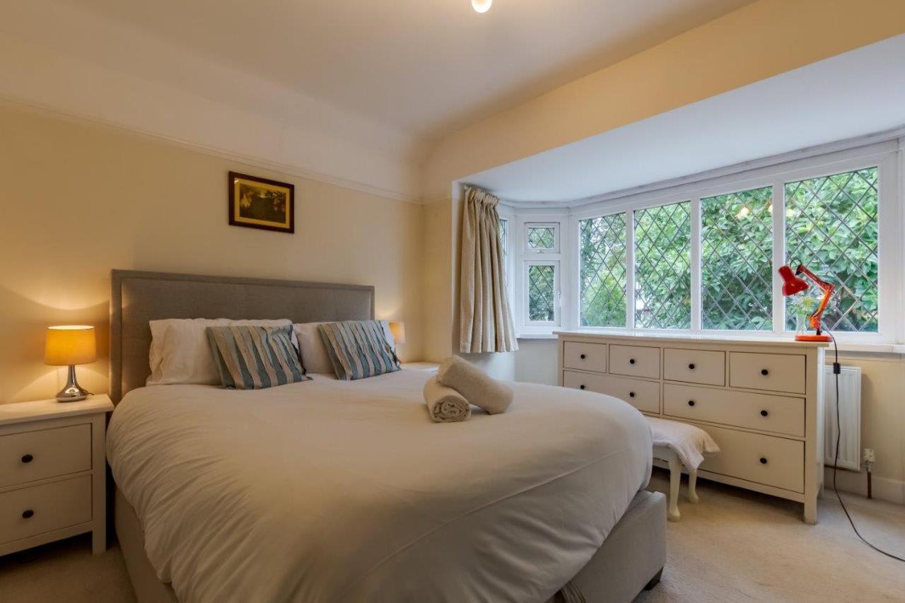 Spacious 4BR Home in Moseley Village near centre