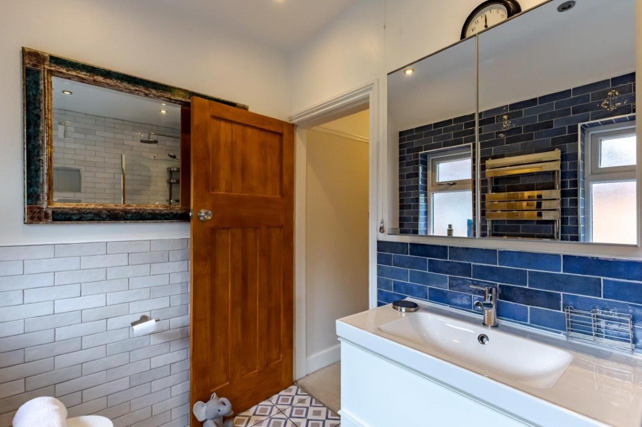 Spacious 4BR Home in Moseley Village near centre