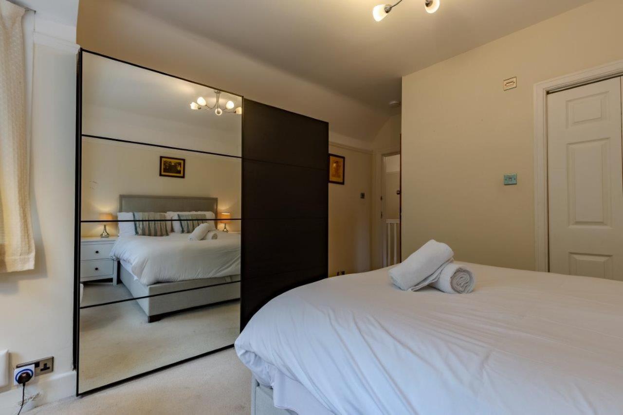 Spacious 4BR Home in Moseley Village near centre