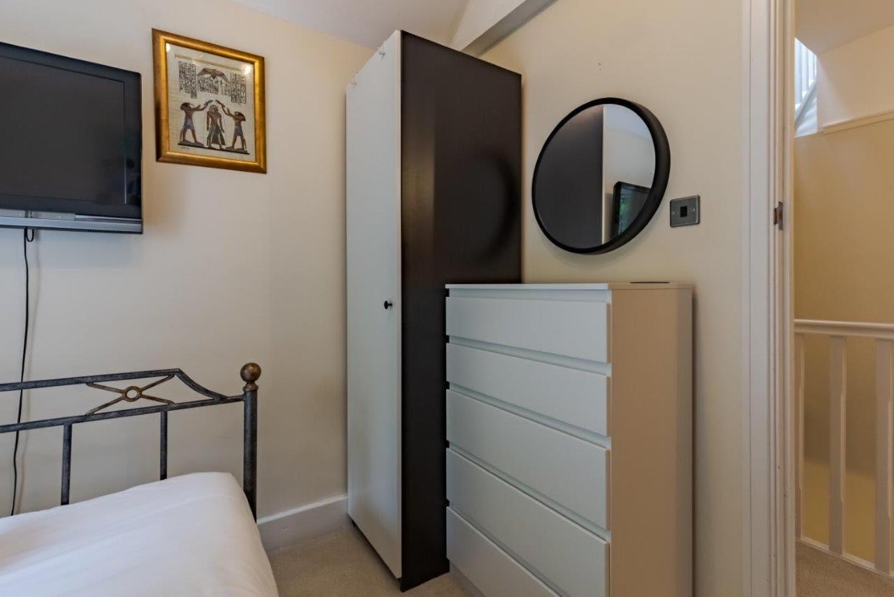Spacious 4BR Home in Moseley Village near centre