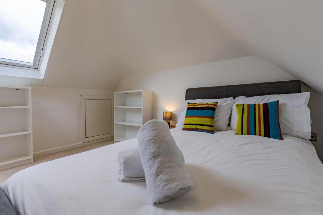 Spacious 4BR Home in Moseley Village near centre