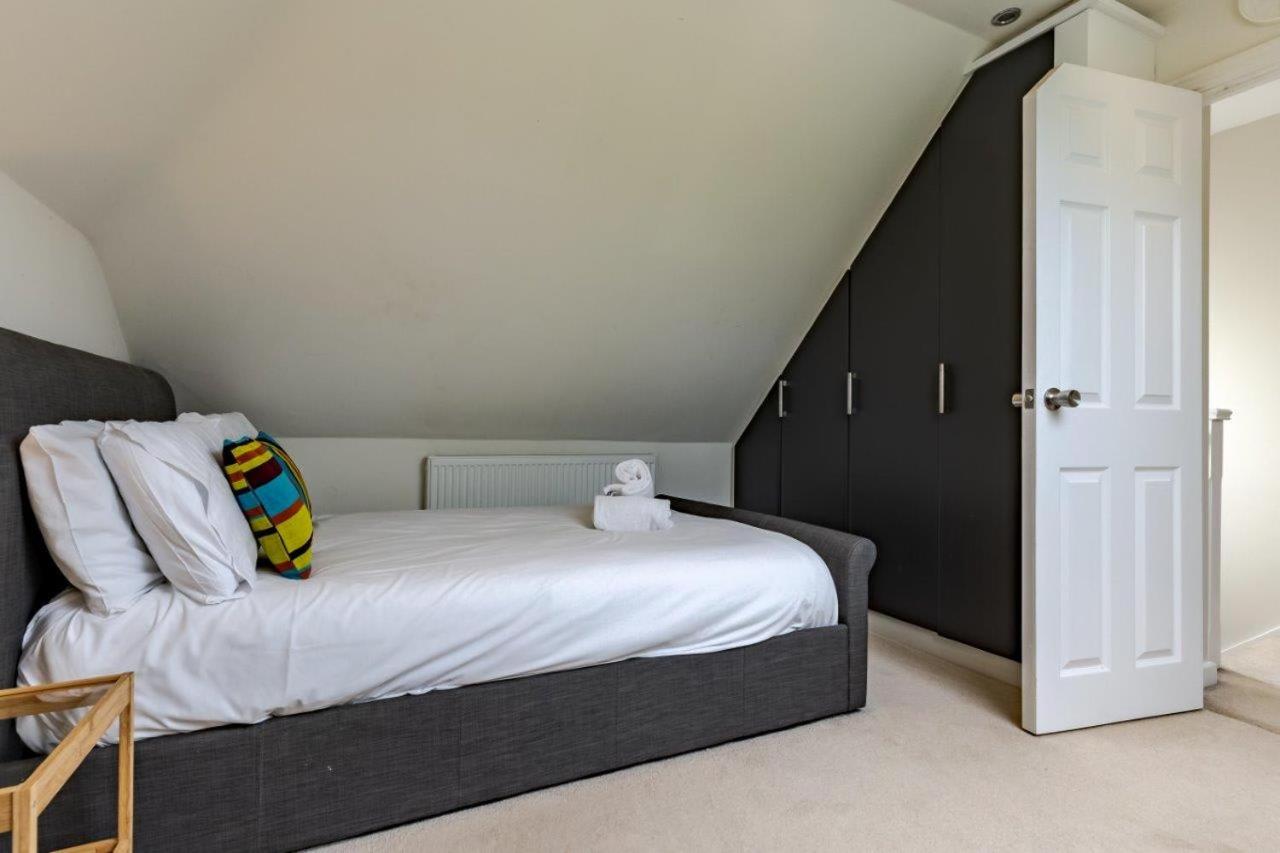 Spacious 4BR Home in Moseley Village near centre