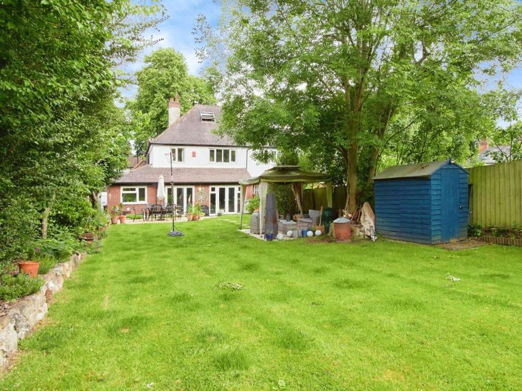 Spacious 4BR Home in Moseley Village near centre