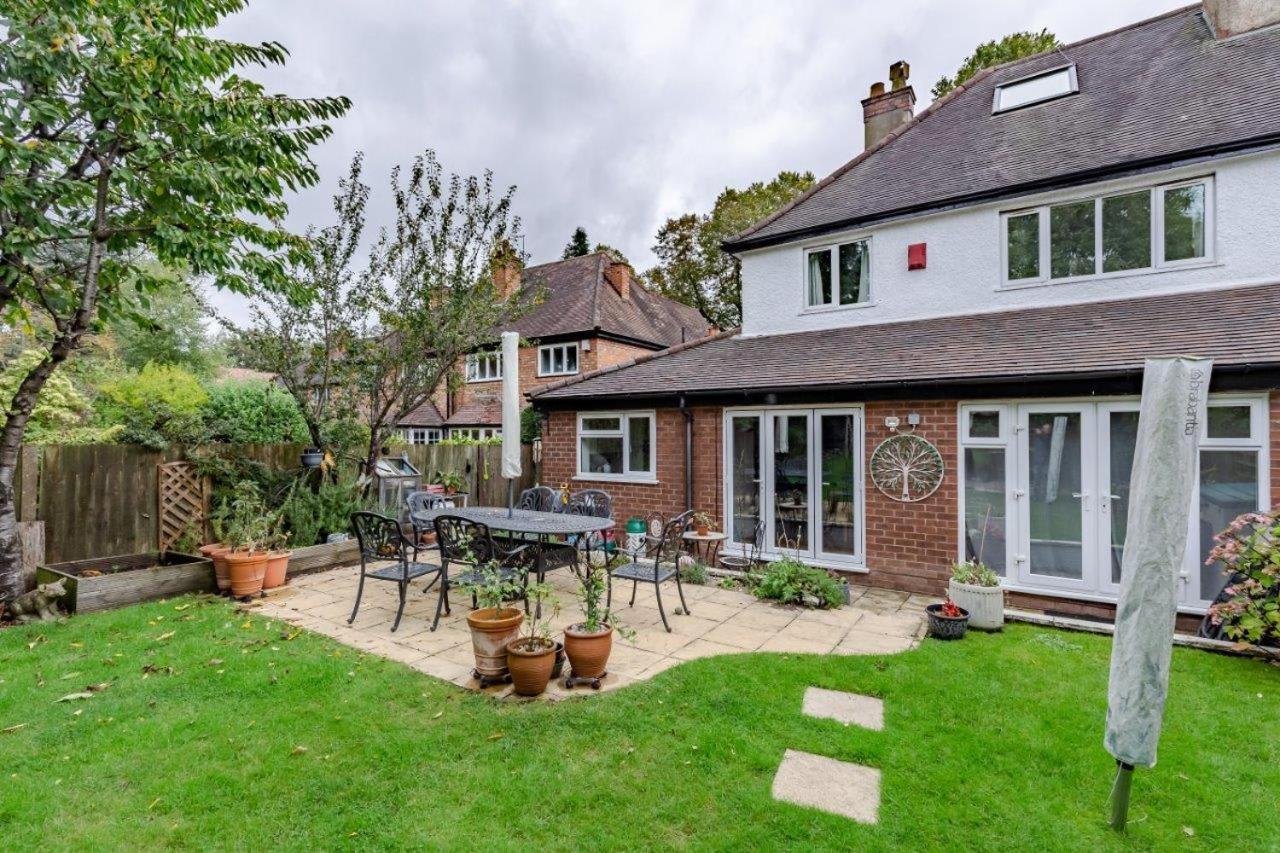 Spacious 4BR Home in Moseley Village near centre