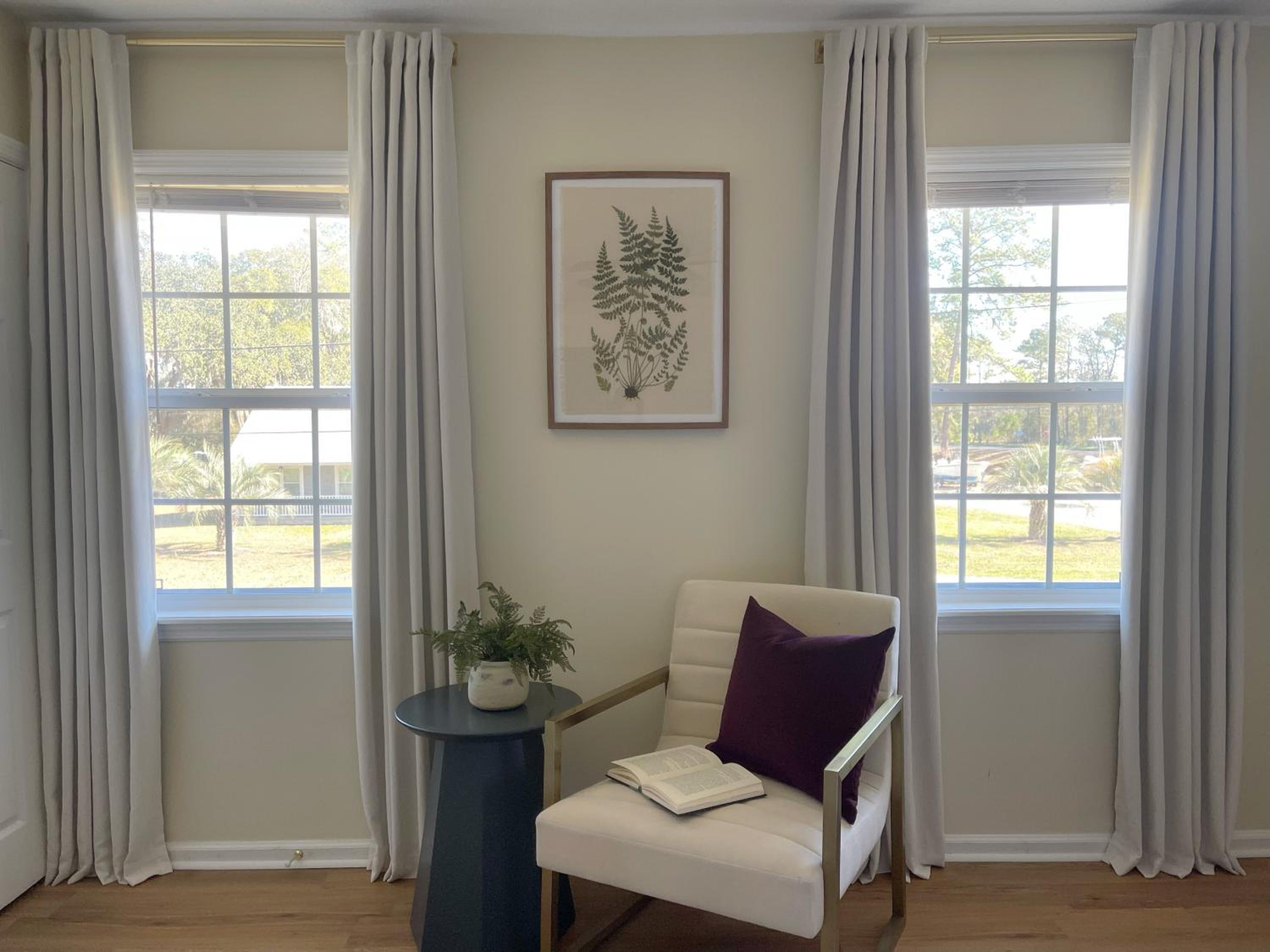 Large Home Sleeps 10 Beach & Downtown Dog Heaven