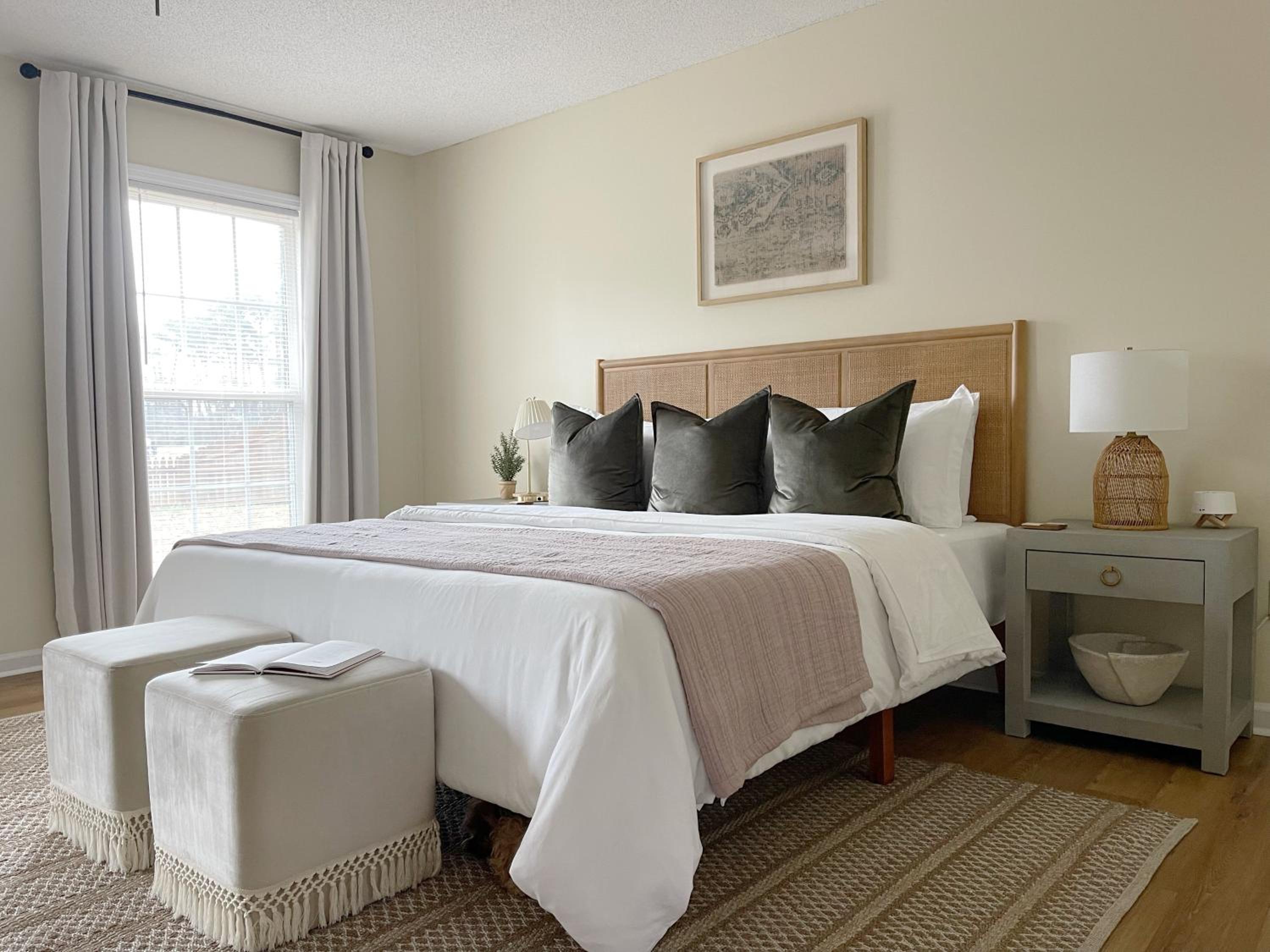 Large Home Sleeps 10 Beach & Downtown Dog Heaven