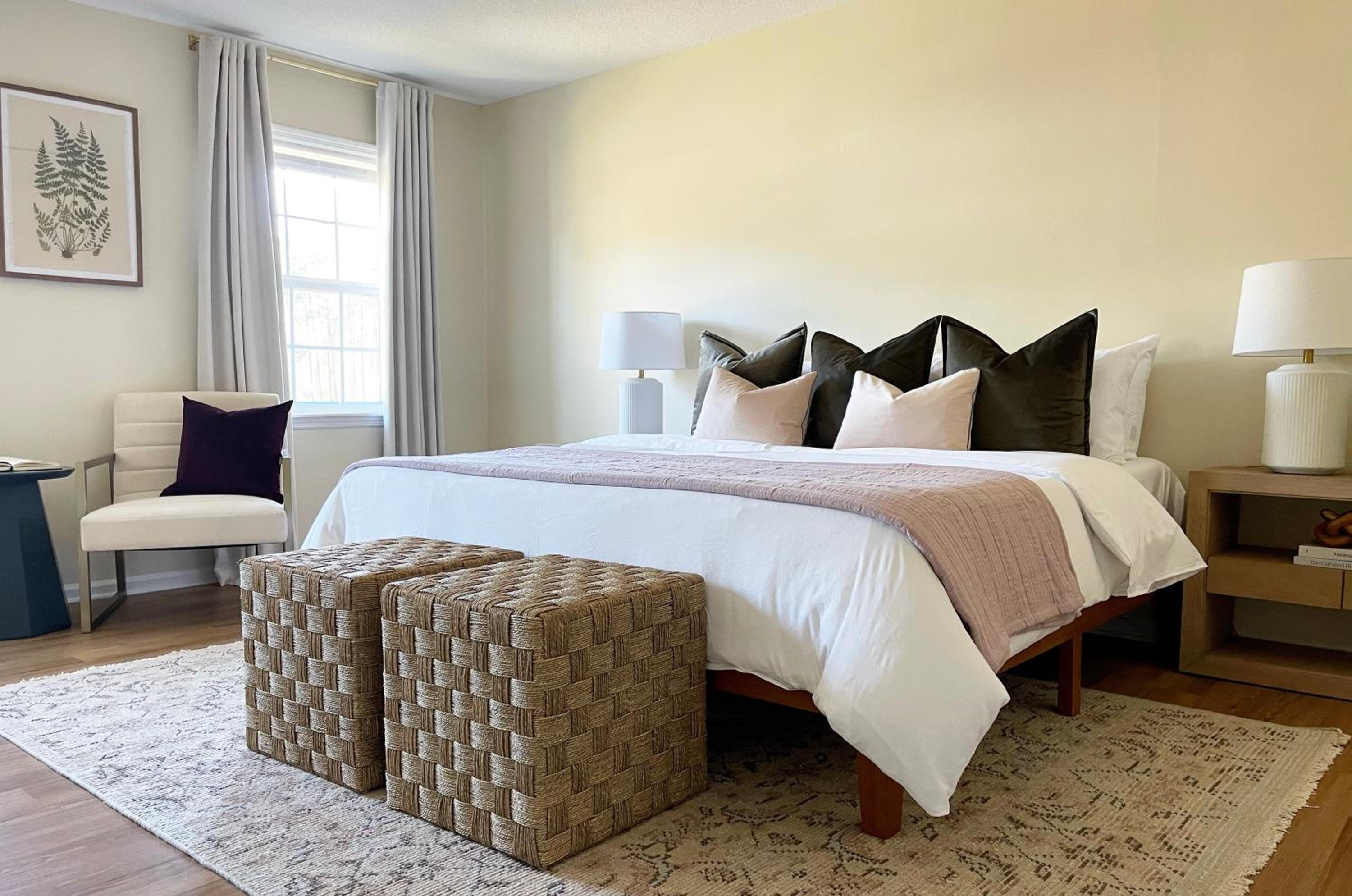 Large Home Sleeps 10 Beach & Downtown Dog Heaven
