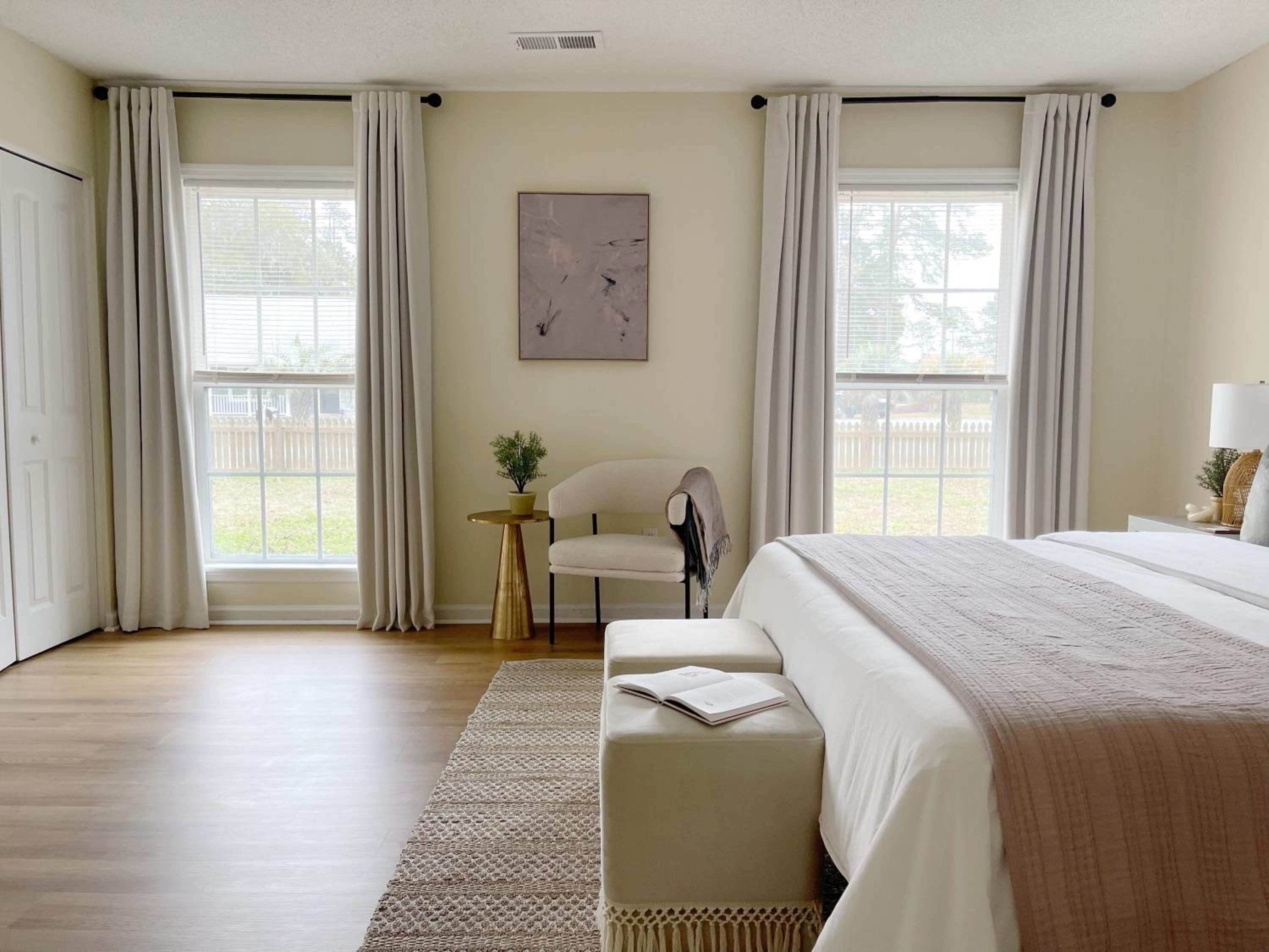 Large Home Sleeps 10 Beach & Downtown Dog Heaven